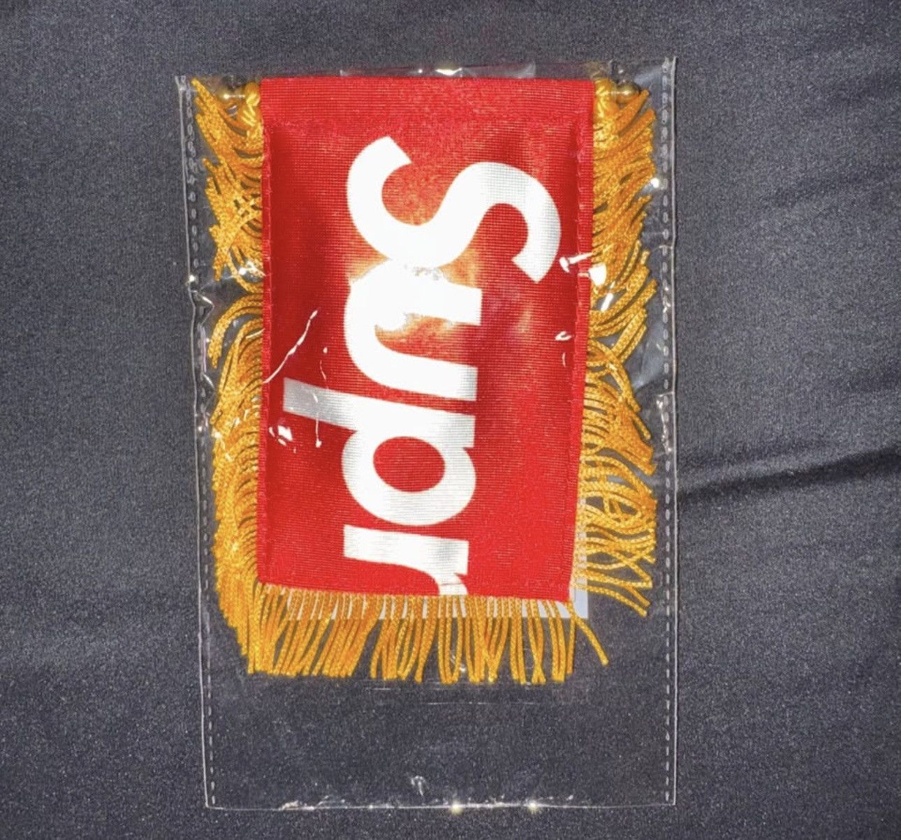 15SS supreme Pennant 希少赤 Supreme Supreme Mini Pennant Flag FW 26 | Grailed