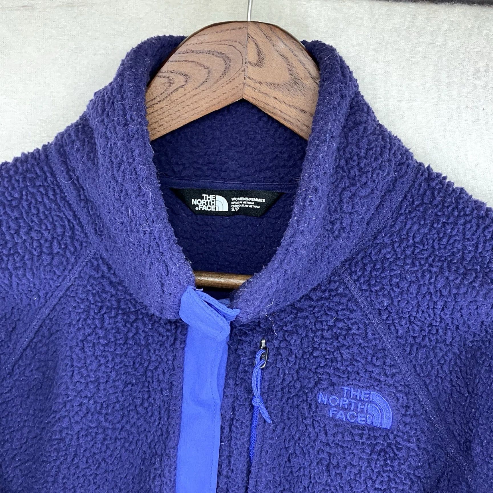 The North Face The North Face Women's Purple Sherpa Fleece Mock Neck 1/2 Snap Pullover S Pullover Purple Embroidered Logo Zip Pockets 90s Outdoor Activewear Womens Size S / US 4 / IT 40 - 4 Thumbnail