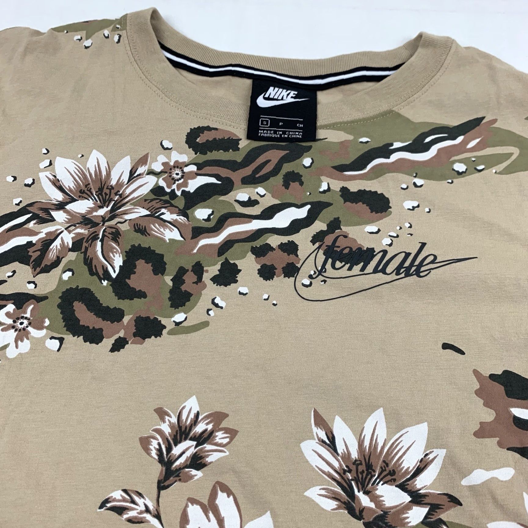 Nike Nike Womens Long Sleeve Shirt S Brown Floral The Force Is Female Sports Size S / US 4 / IT 40 - 2 Thumbnail