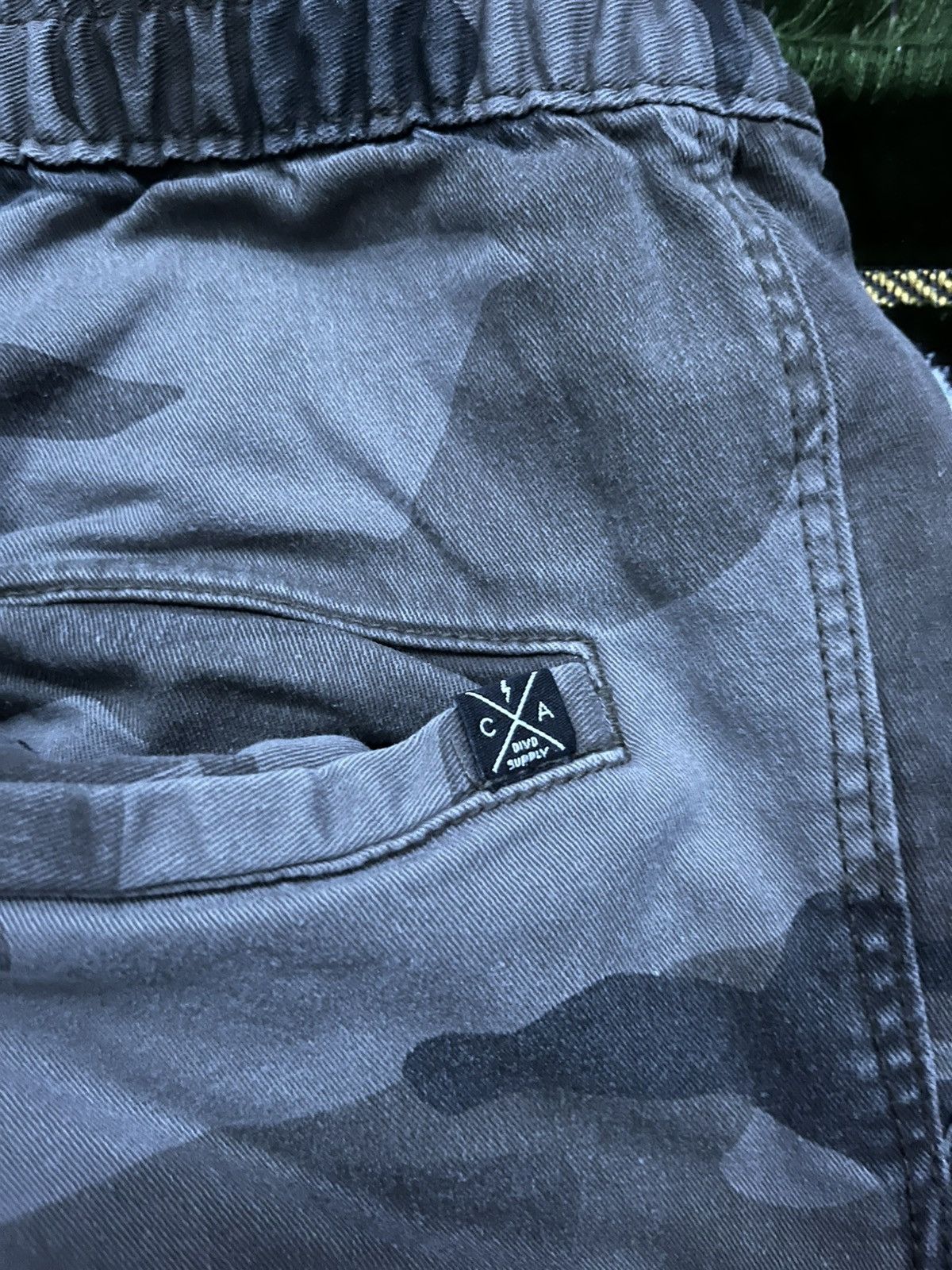 Divided Camo Joggers from Divided Size US 28 / EU 44 - 4 Thumbnail