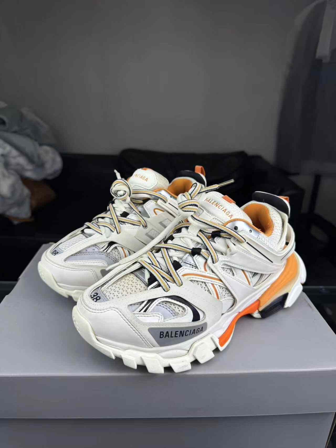 Balenciaga Balenciaga White Lowtop Sneakers 38 Women Size US 7.5 / IT 37.5 - 1 Thumbnail