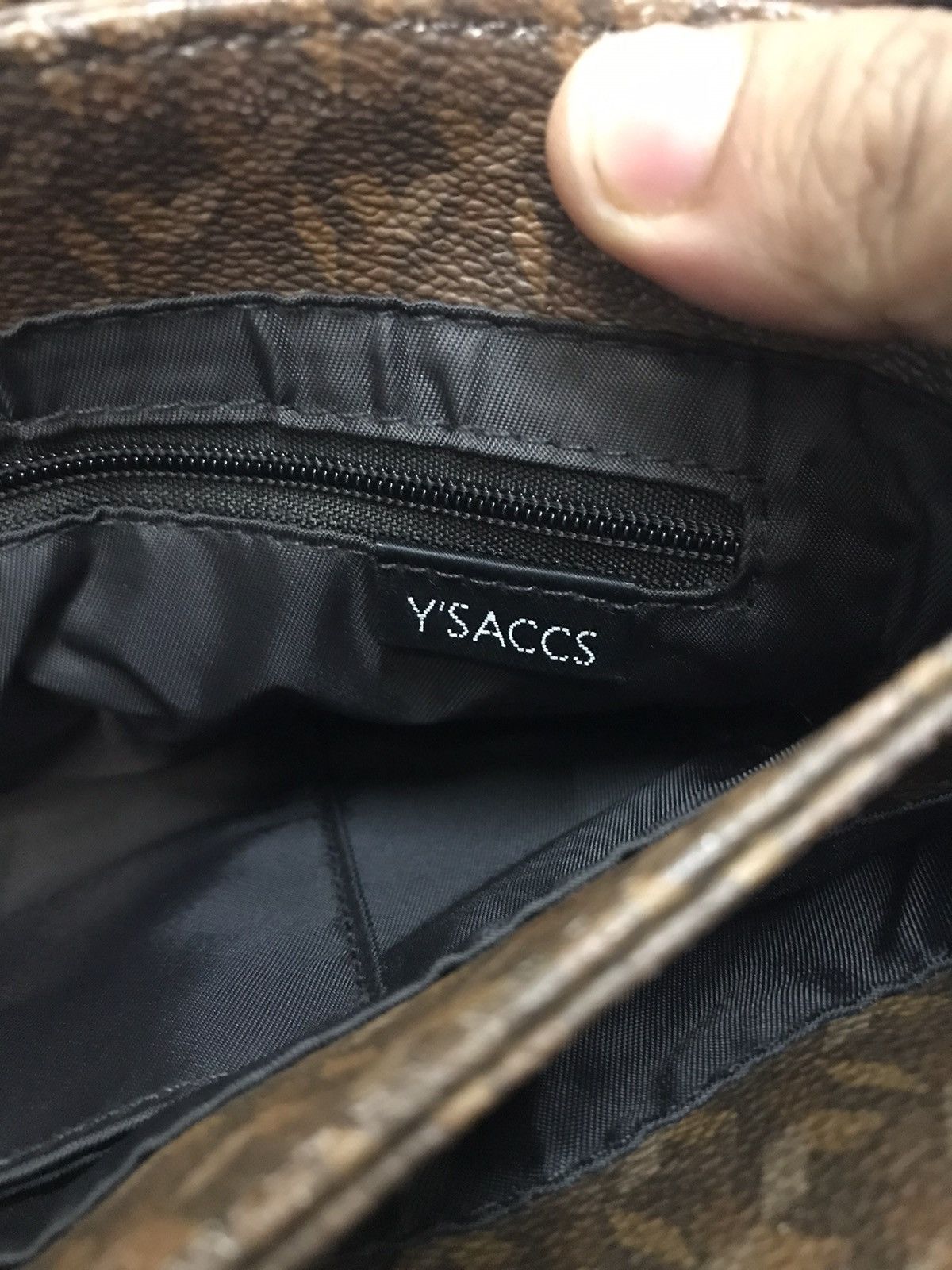 Japanese Brand × Y's × Yohji Yamamoto Y’Saccs Yohji Yamamoto Monogram Sling Bag Size ONE SIZE - 8 Thumbnail