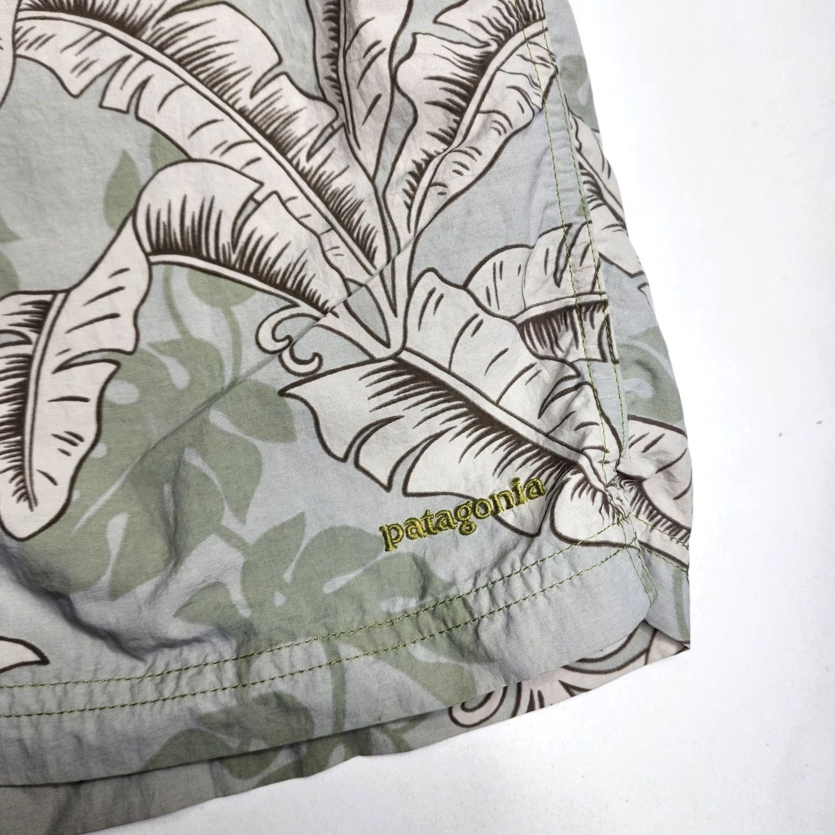 Patagonia Patagonia Wavefarer Board Shorts Palms Surf Beach Pool Swimsuit Trunks 33 Green Mens Regular Waist Drawstring Pockets Beach Size US 33 - 5 Thumbnail