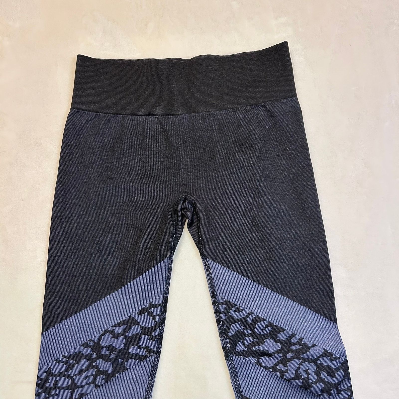 Varley Varley Women's Emerson Seamless Gray Cheetah Print Leggings Size 30" / US 8 / IT 44 - 5 Thumbnail