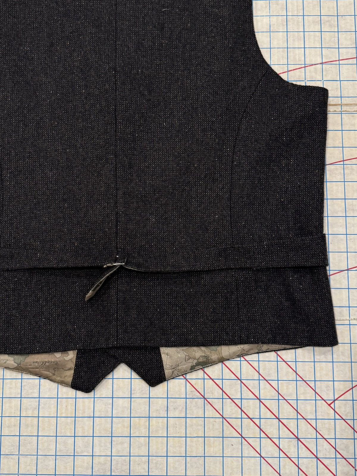 Vintage Celtic Gents of Irish Heritage Tweed Vest Charcoal Grey 48 Size 48R - 10 Thumbnail