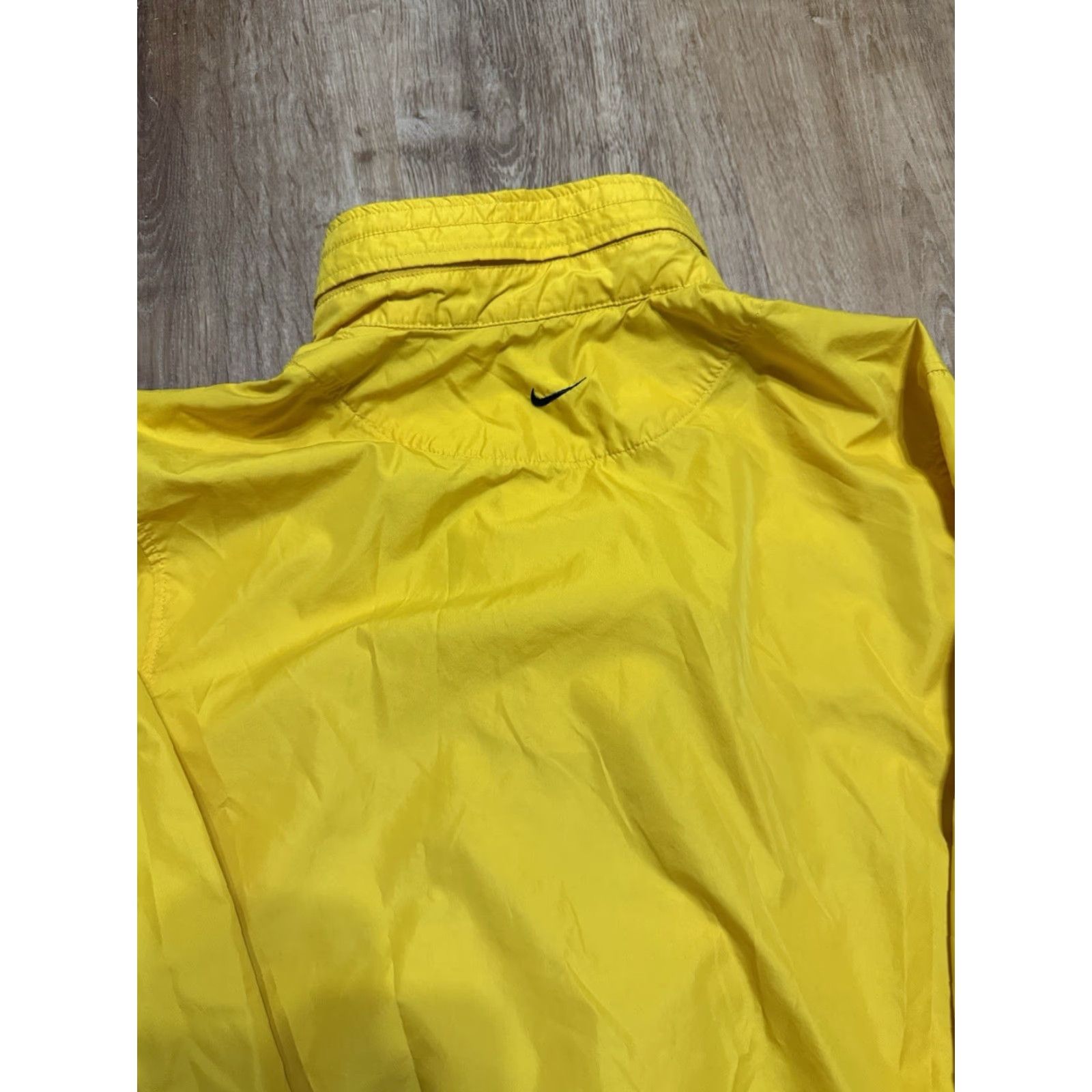 Nike VINTAGE Nike Rain Coat Jacket Kangaroo Pocket Yellow Mens Medium Y2K Silver Tag Blank Rain Jacket Mens Size US M / EU 48-50 / 2 - 7 Thumbnail