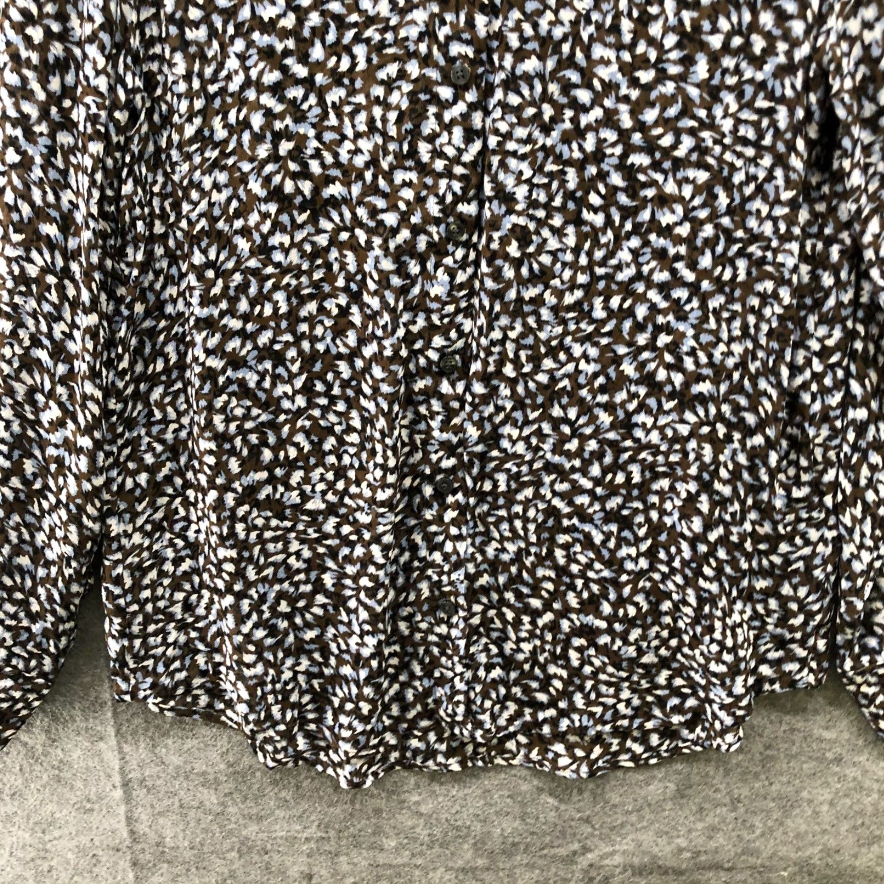 Club Monaco Club Monaco Blouse Long Sleeve Womens XS Button Down Silky Floral Brown Viscose Dressy Casual Workwear Size XS / US 0-2 / IT 36-38 - 4 Thumbnail