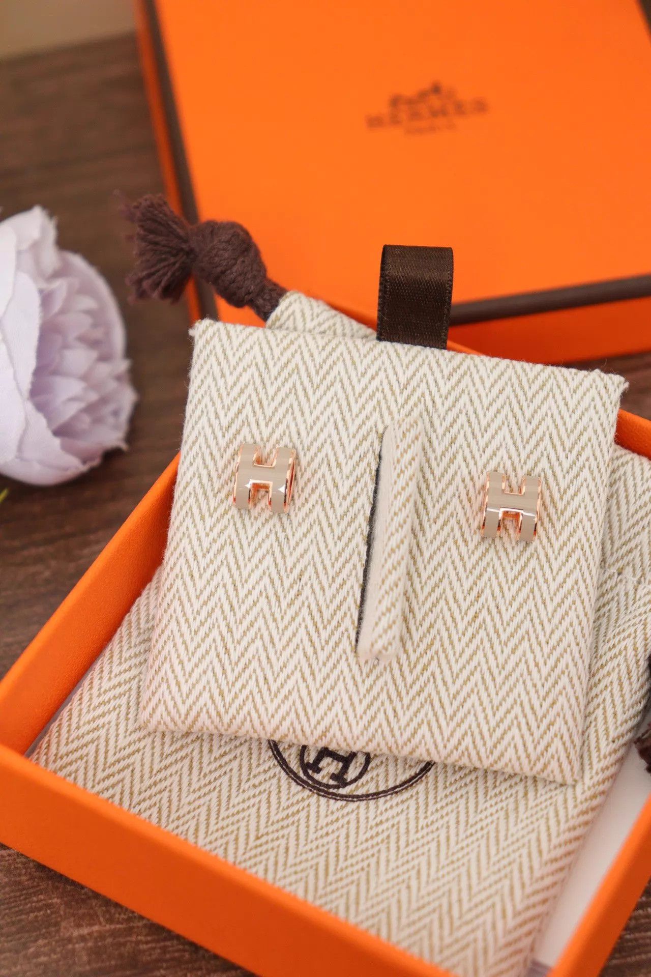 Hermes Hermès Pop H Mini Earrings Milk Tea Rose Gold Size ONE SIZE - 1 Thumbnail