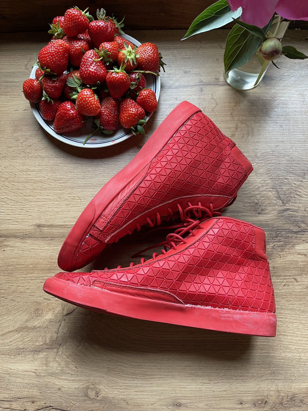 Nike 2014 Nike SB Blazer Mid Metric Red rare sneakers arena Size US 9 / EU 42 - 8 Thumbnail