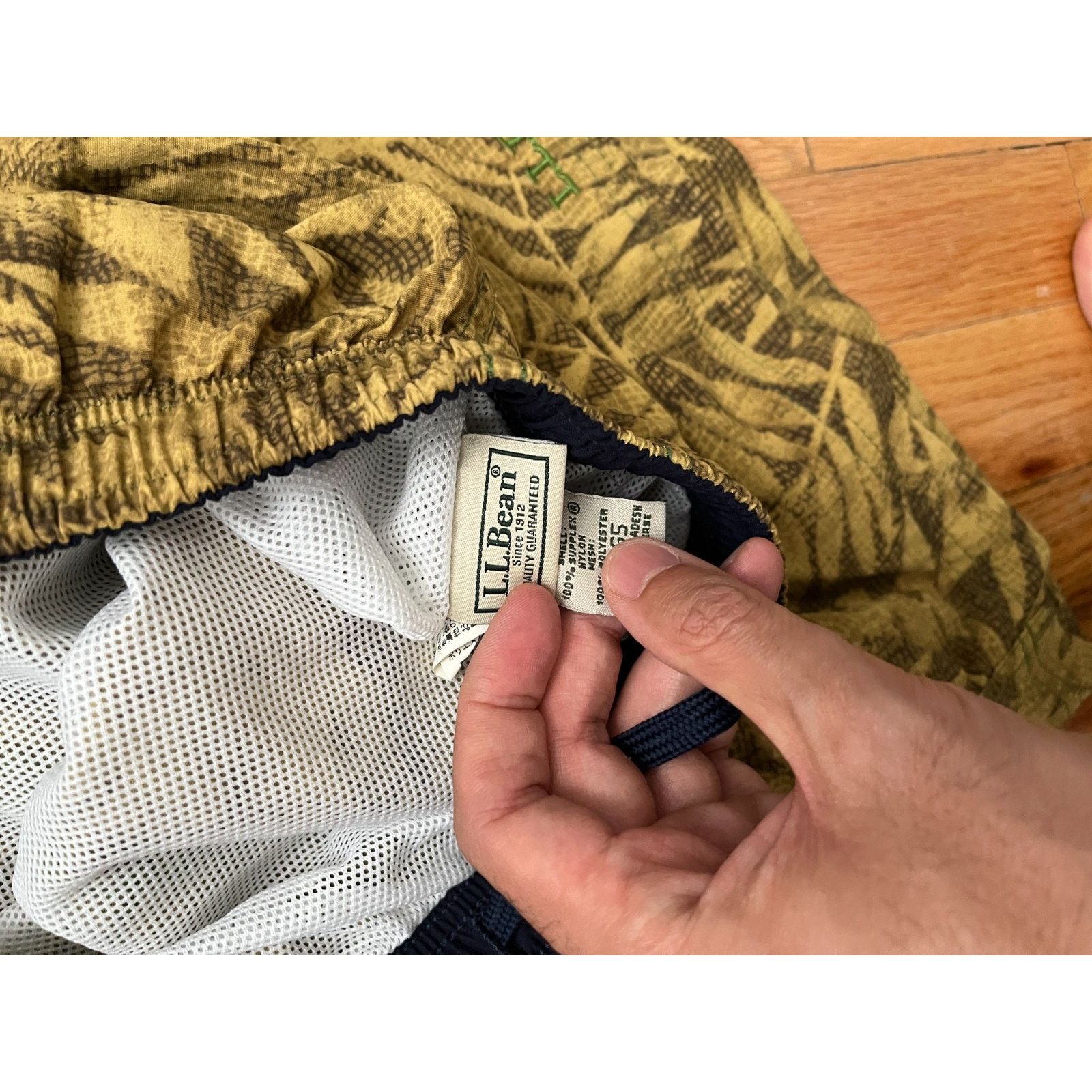L.L. Bean LL Bean Men’s Supplex Nylon Shorts M tropical leaf print Size US 32 / EU 48 - 3 Thumbnail