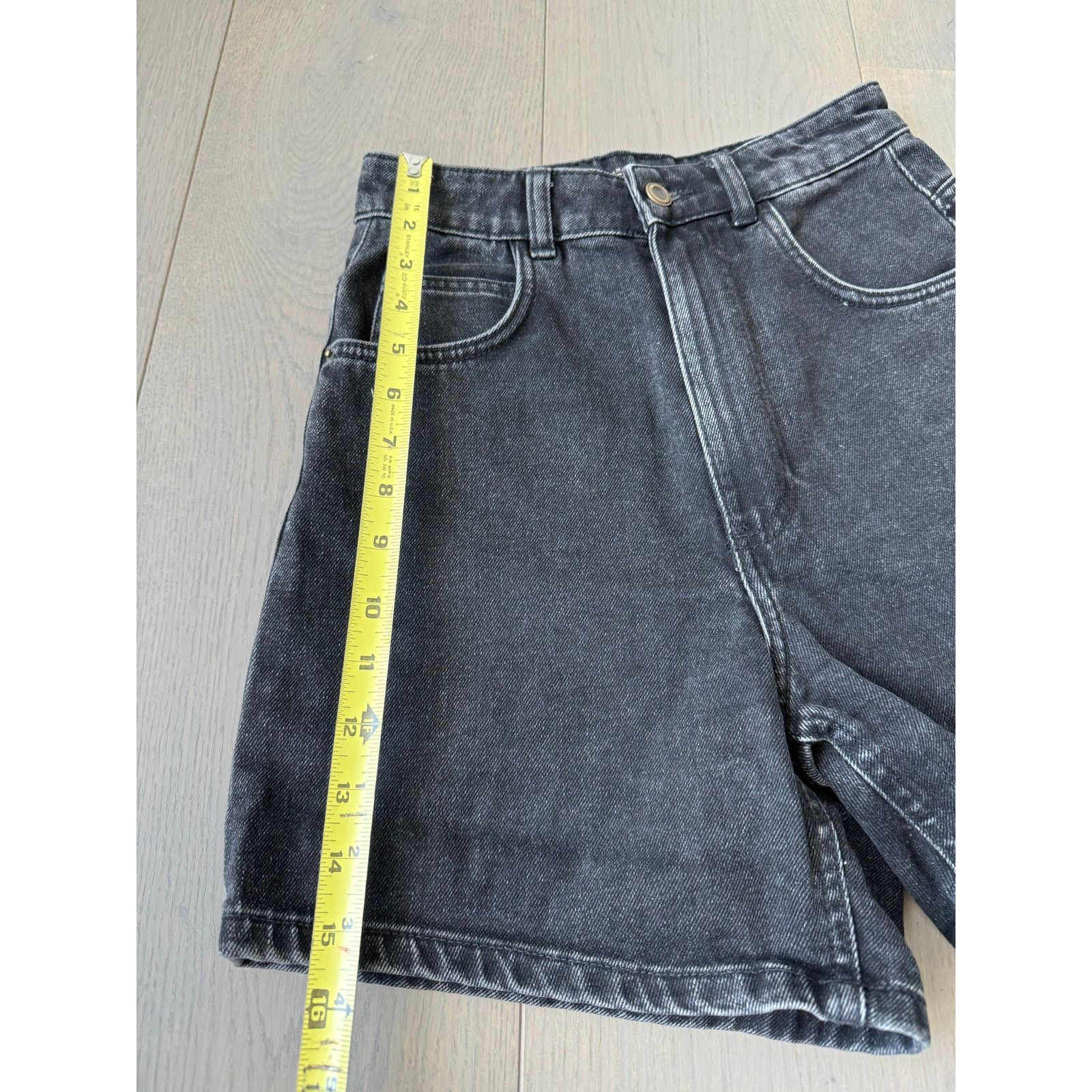 Zara Zara High Waisted Vintage Washed Black Denim Shorts Size 24" / US 00 / IT 34 - 4 Thumbnail