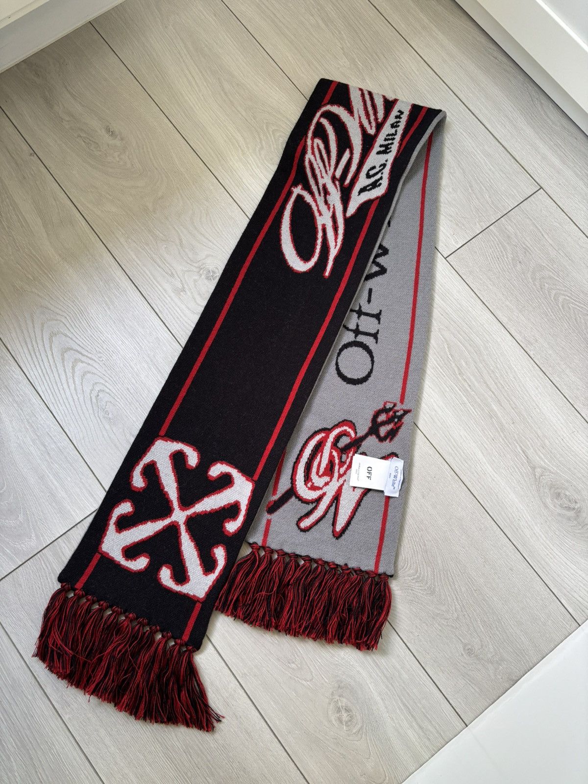 Off-White Off-White x AC Milan Scarf FW23 – Authentic, Limited