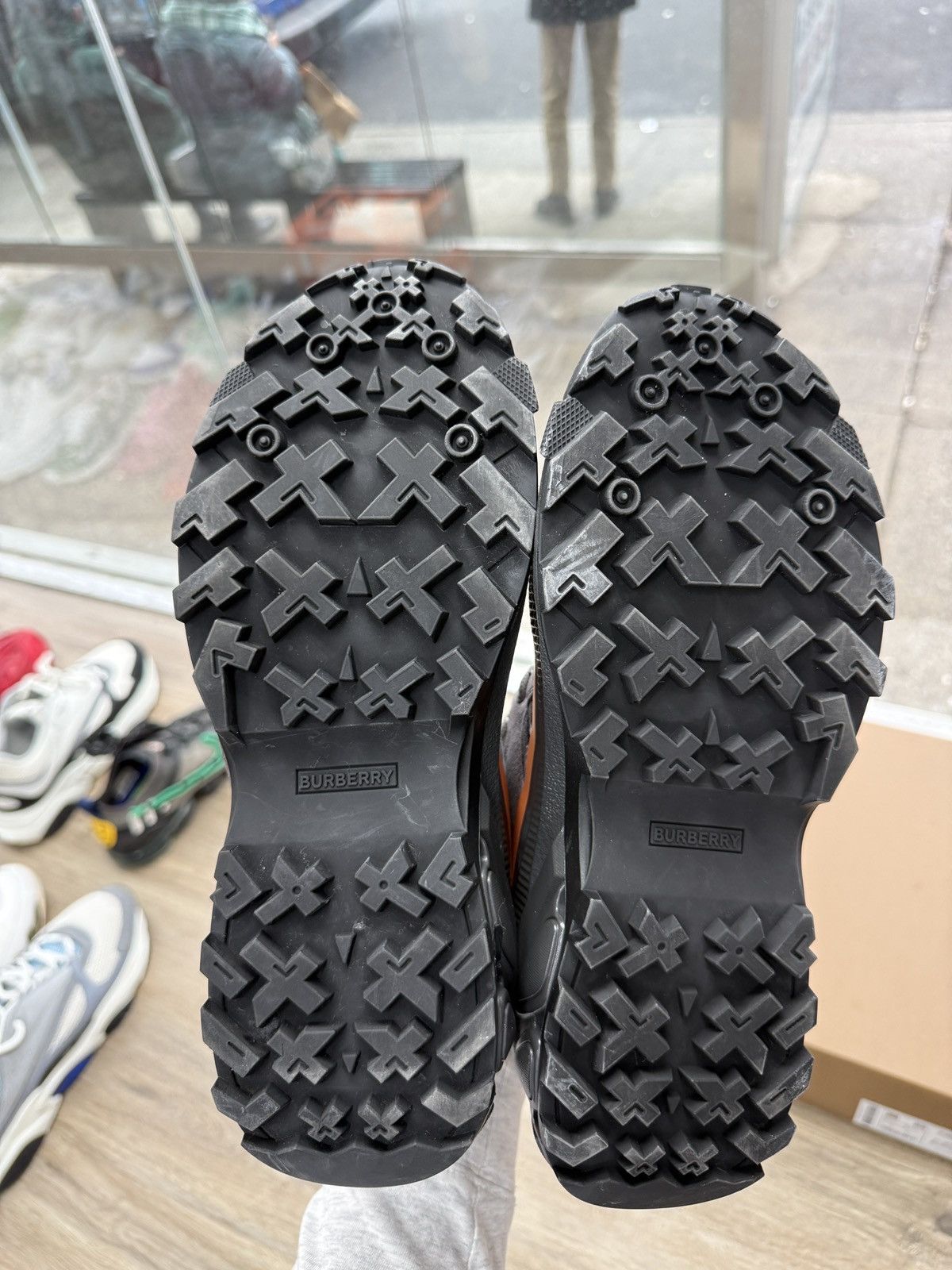 Burberry Bureberry Low Top sneakers Size US 8 / EU 41 - 7 Thumbnail