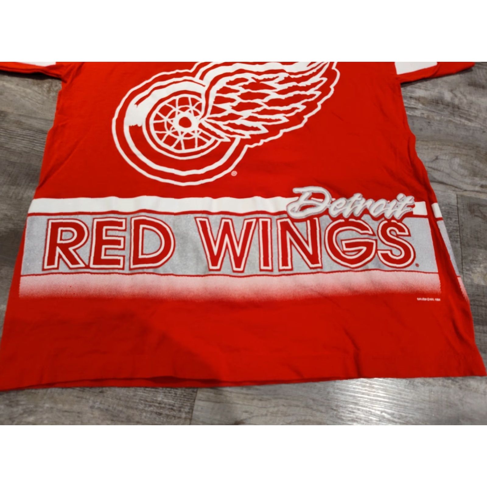 Salem Sportswear VINTAGE Detroit Red Wings T-Shirt Men Large Red USA Made Salem Sportswear Short Sleeve Crew Neck Graphic Print 90s NHL Size US L / EU 52-54 / 3 - 2 Thumbnail