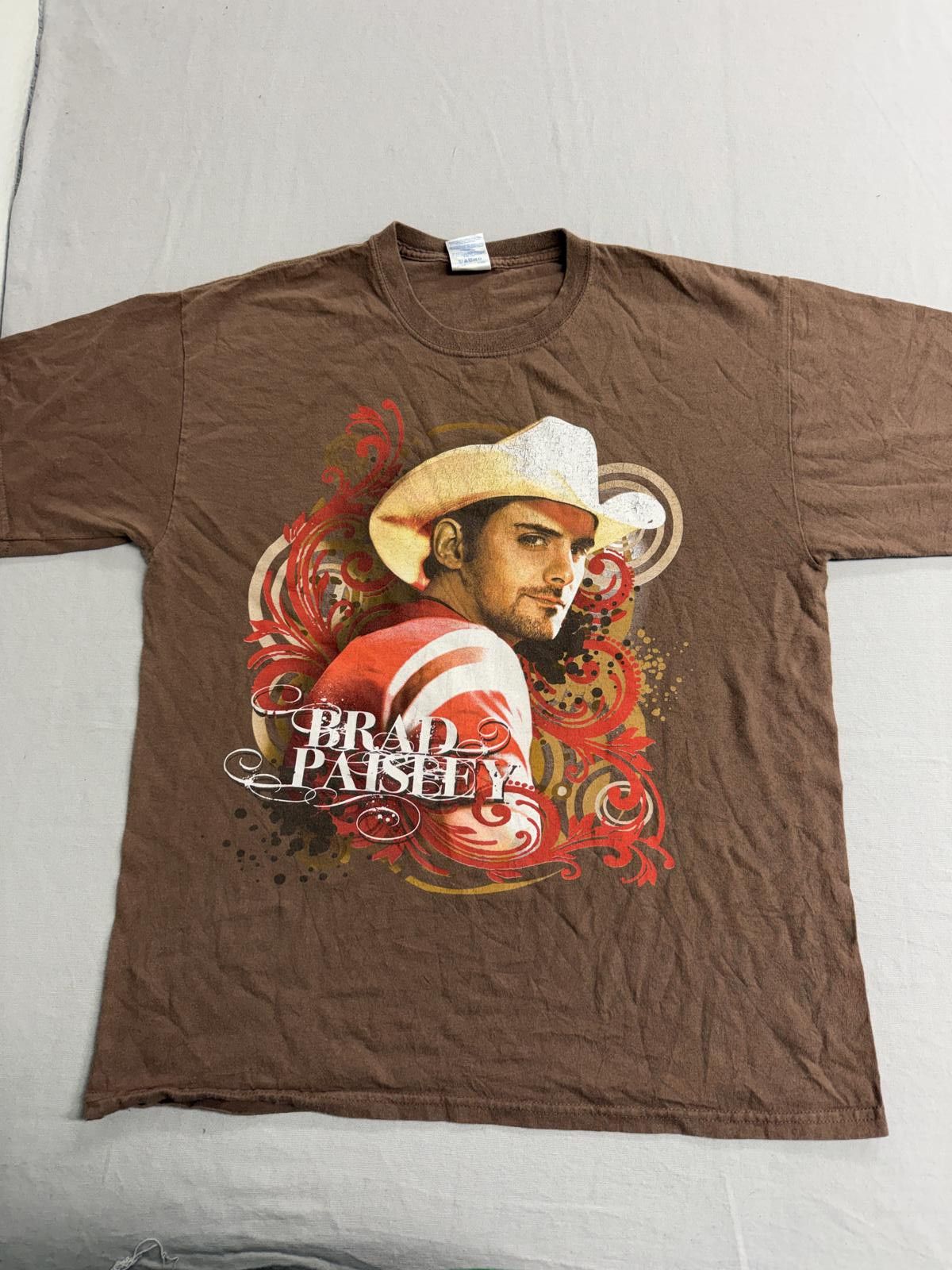 Gildan Vintage Brad Paisley T-shirt Faded Tour Dates Tee 2007 - L Size US L / EU 52-54 / 3 - 1 Thumbnail