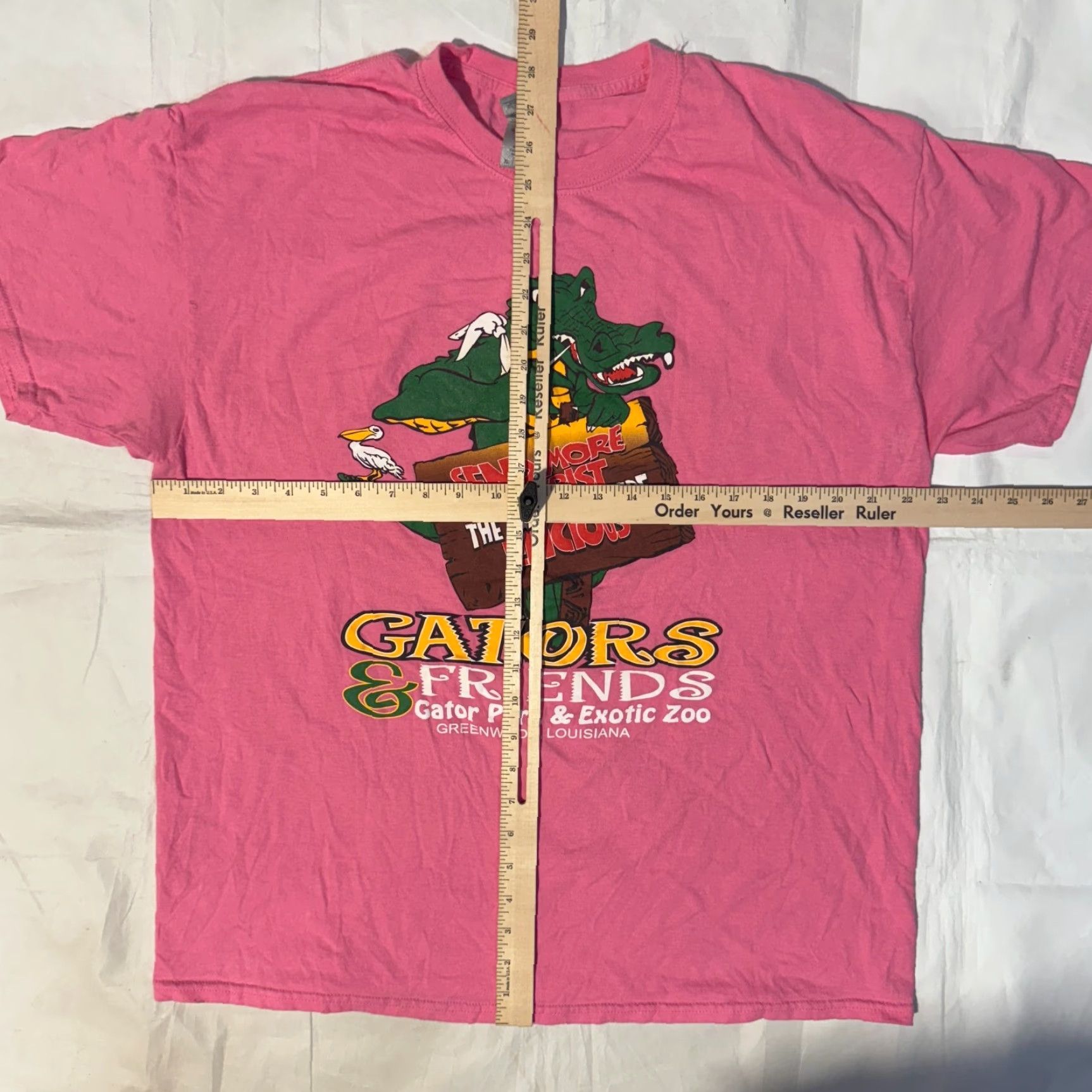 Gildan VINTAGE Gators & Freinds Alligator Park & Exotic Zoo Louisiana Pink Gildan T-Shirt XL Men Short Sleeve Logo Pattern 2000-2009 Size US XL / EU 56 / 4 - 4 Thumbnail