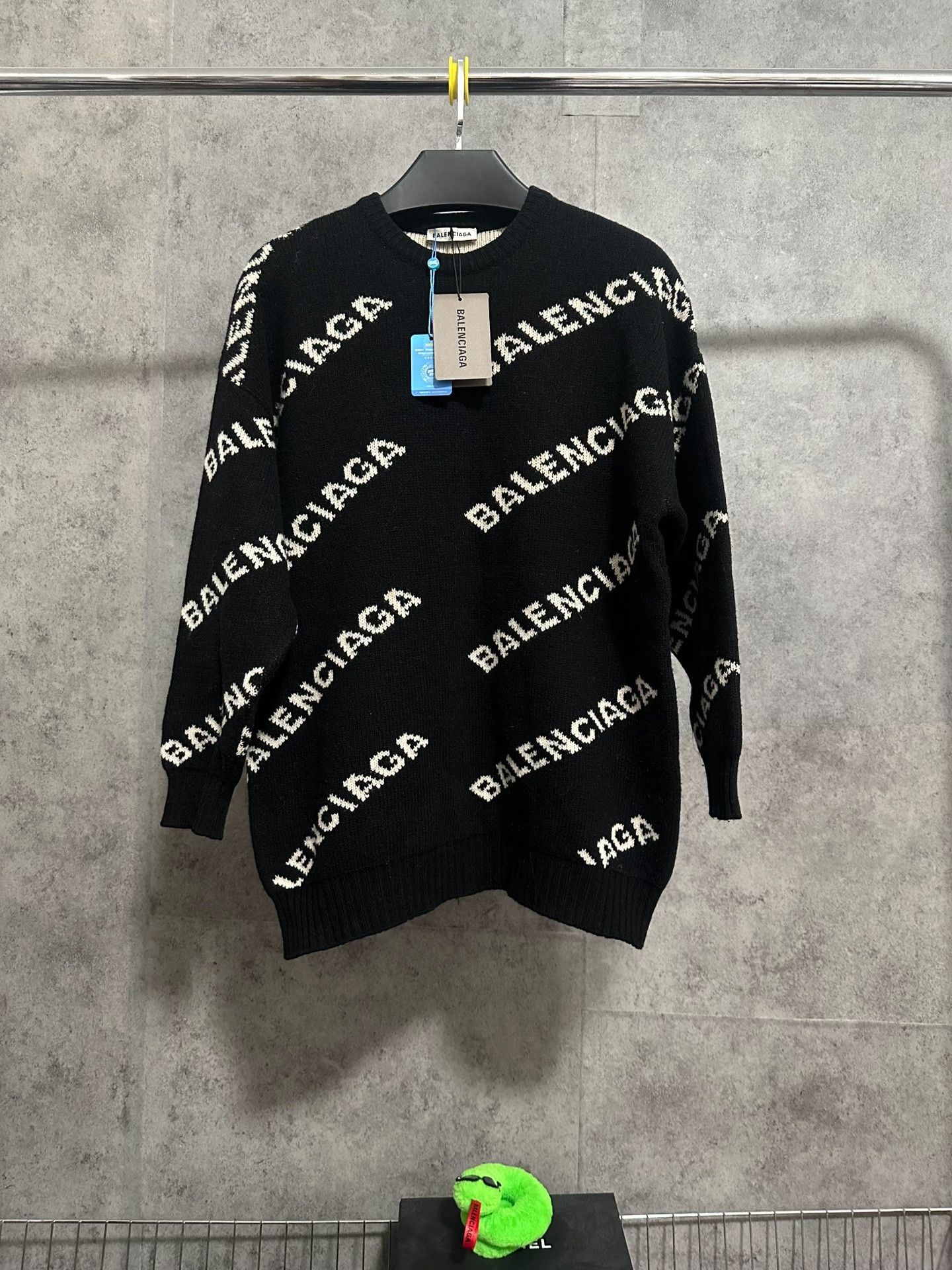 Balenciaga Balenciaga Logo Knit Sweater Size XXS / US 00 / IT 34 - 1 Thumbnail