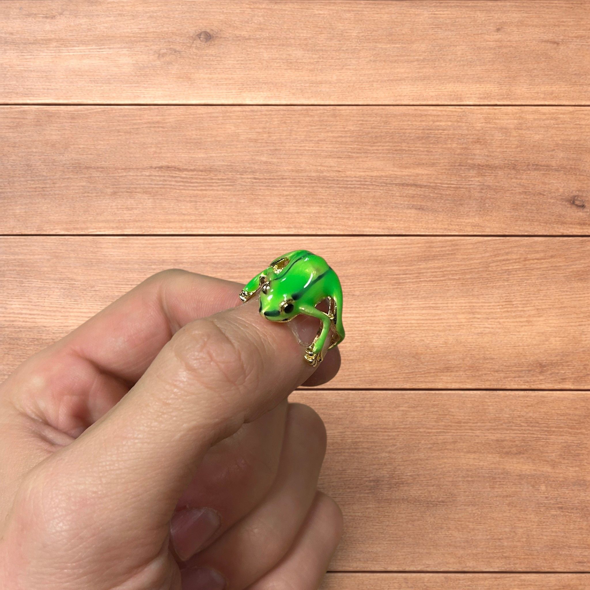 Japanese Brand Novelty fun Frog adjustable ring in green/silver. Size ONE SIZE - 2 Thumbnail