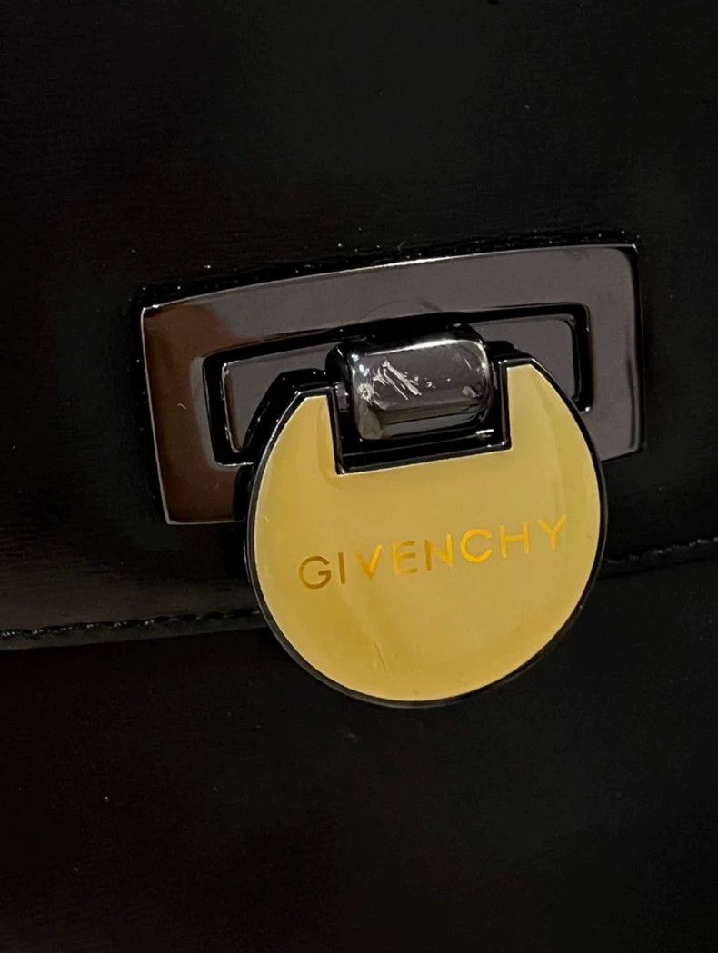 Givenchy Givenchy Vintage bag black and gold flip lock box bag Size ONE SIZE - 2 Thumbnail