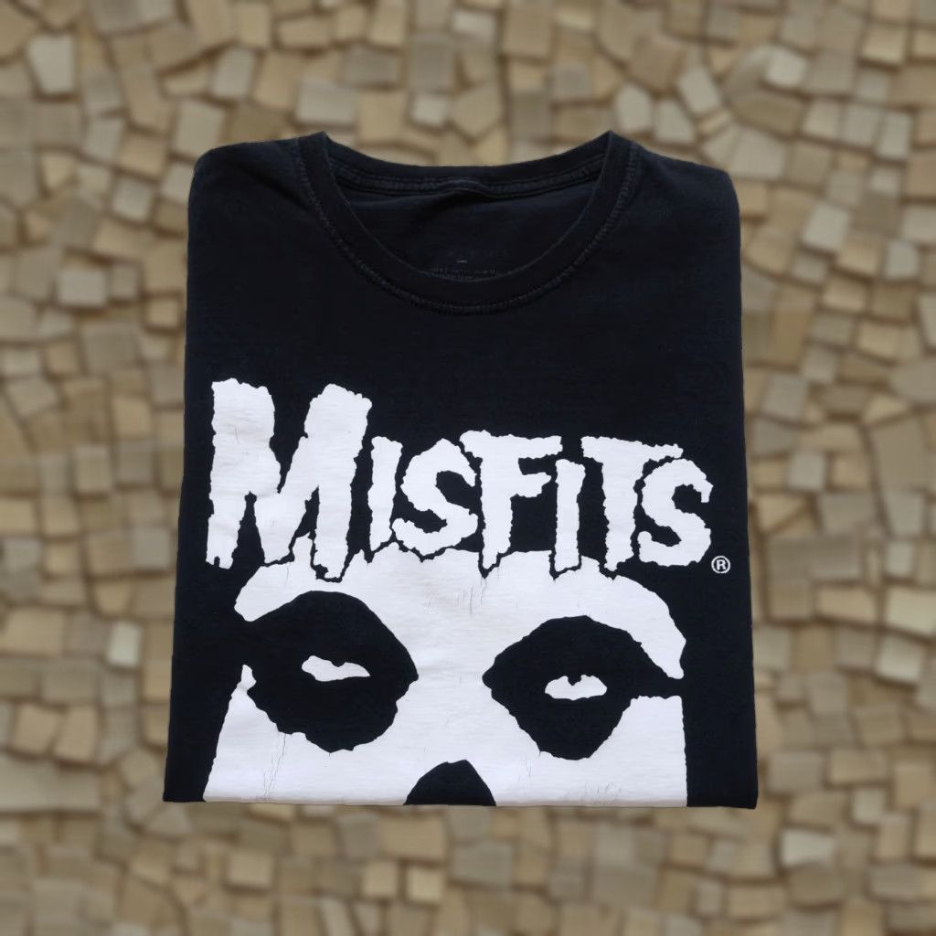 Vintage VINTAGE Misfits T-Shirt GRAPHIC 90s Y2K RETRO PUNK MUSIC ROCK SKULL BLACK XL Men Size US XL / EU 56 / 4 - 1 Thumbnail