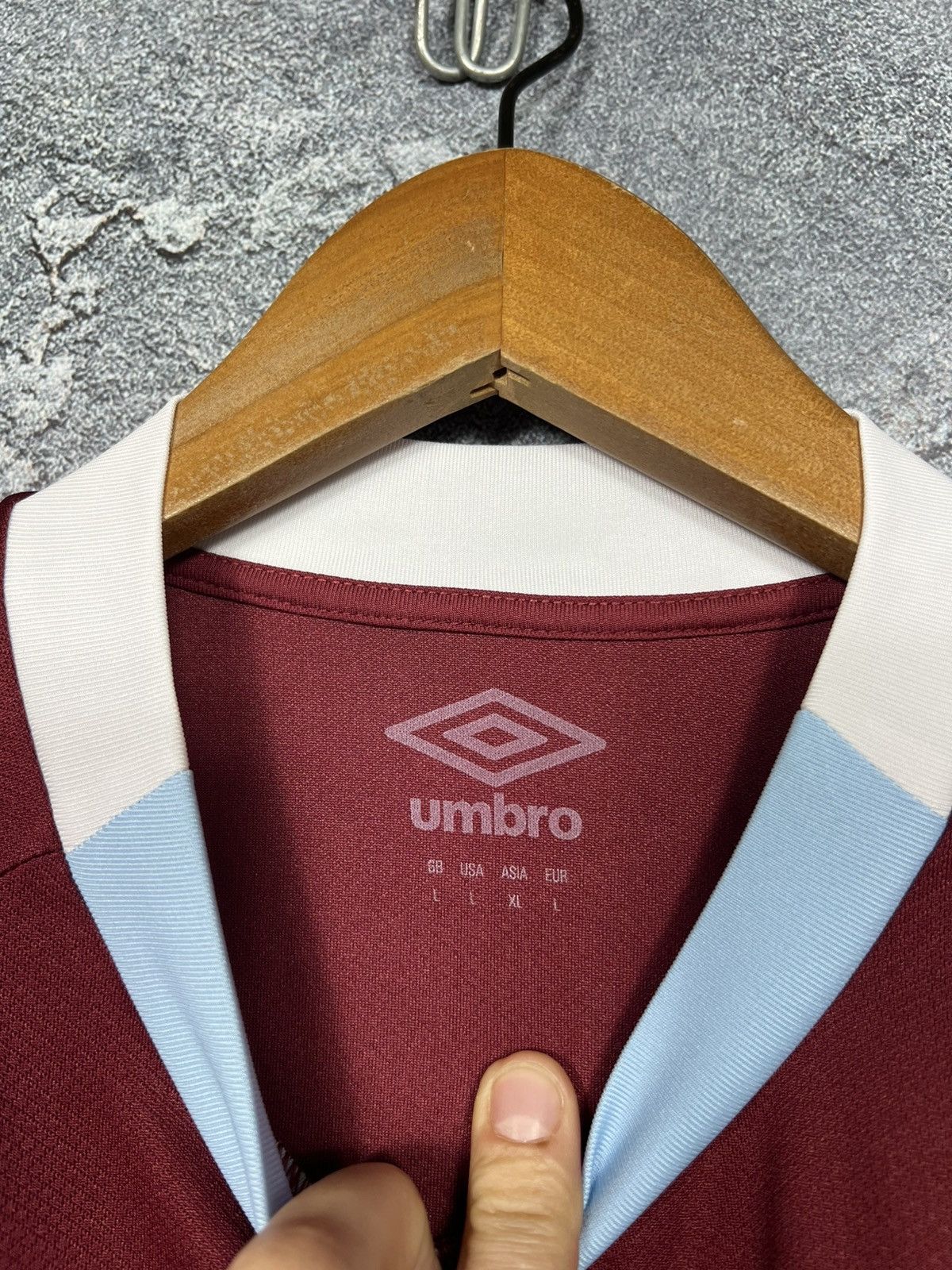 Umbro Umbro West Ham United 2022/23 Hone Jersey T-shirt Size Xl Size US XL / EU 56 / 4 - 7 Thumbnail