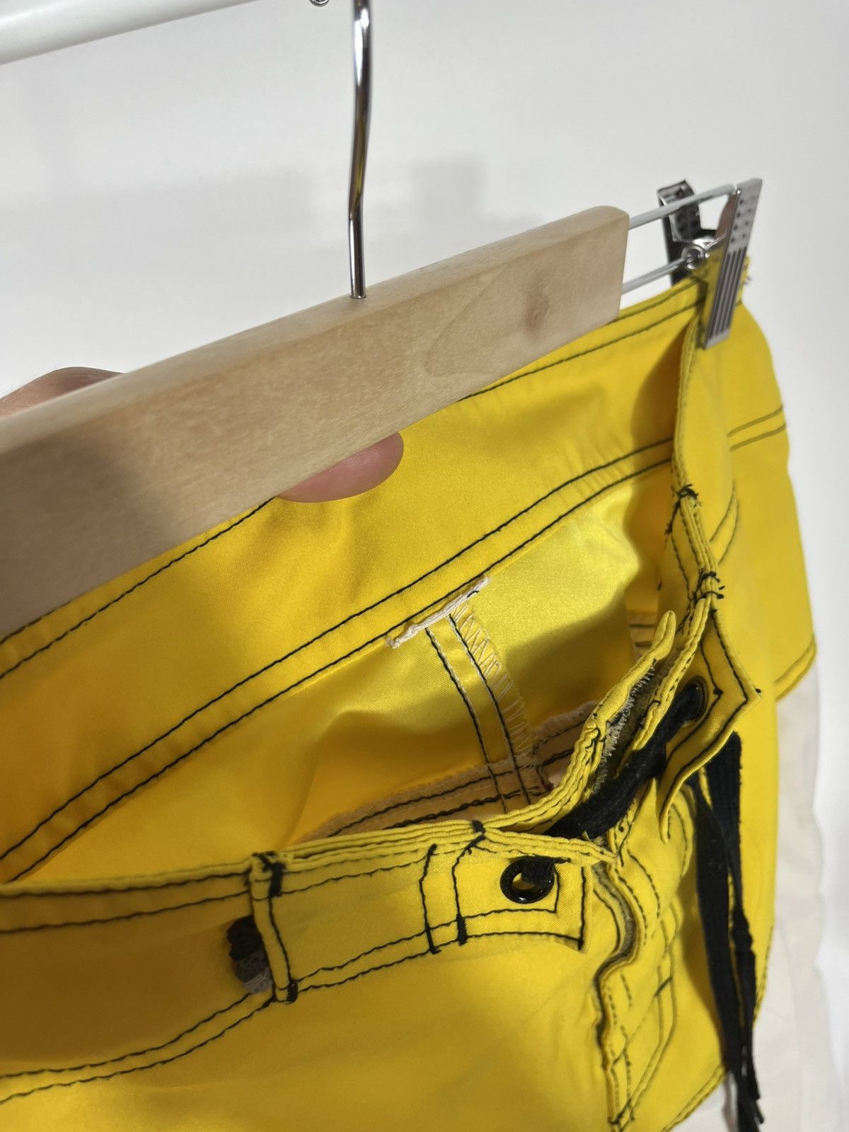 Quiksilver Vintage Quiksilver Board Shorts Yellow White Surf Trunks Size US 34 / EU 50 - 8 Thumbnail