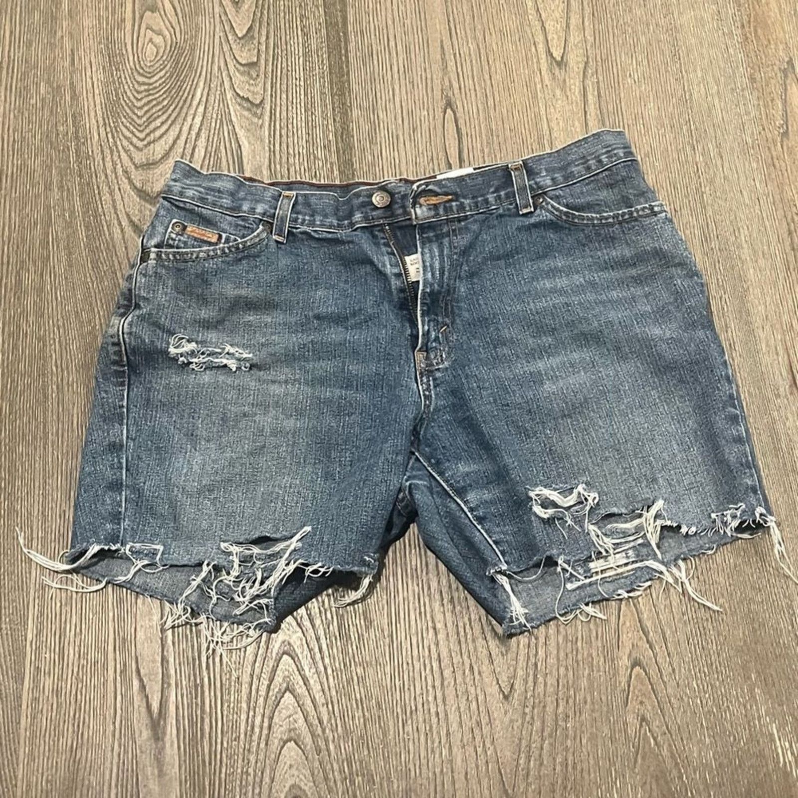 Eddie Bauer Eddie Bauer Easy Fit Cutoff Distressed Shorts Size 12 Petite Size 34" / US 12 / IT 48 - 1 Thumbnail