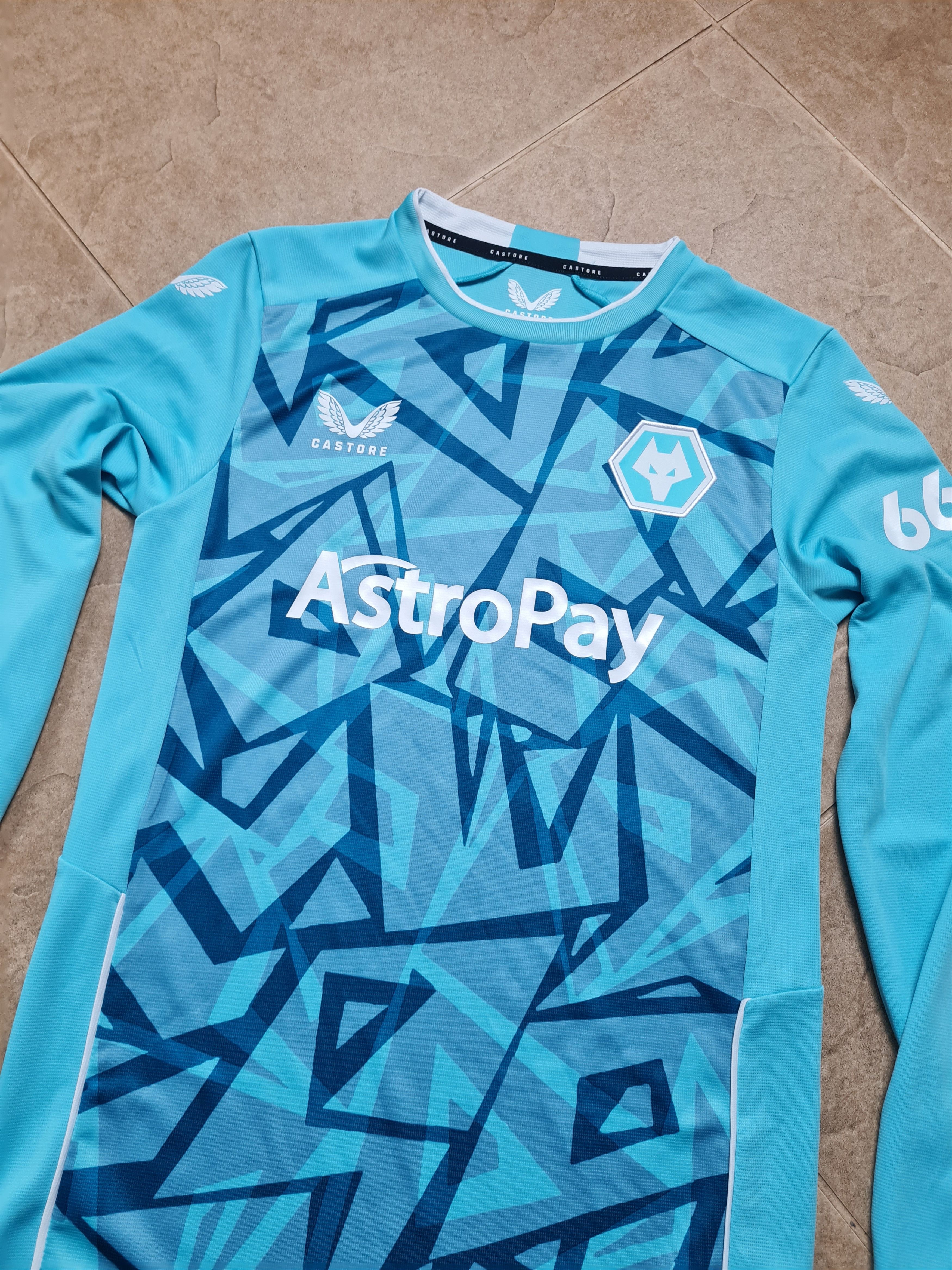 Castore Jersey Wolverhampton Wanderers Long Sleeve 2023/24 Shirt XS Size US XS / EU 42 / 0 - 4 Thumbnail