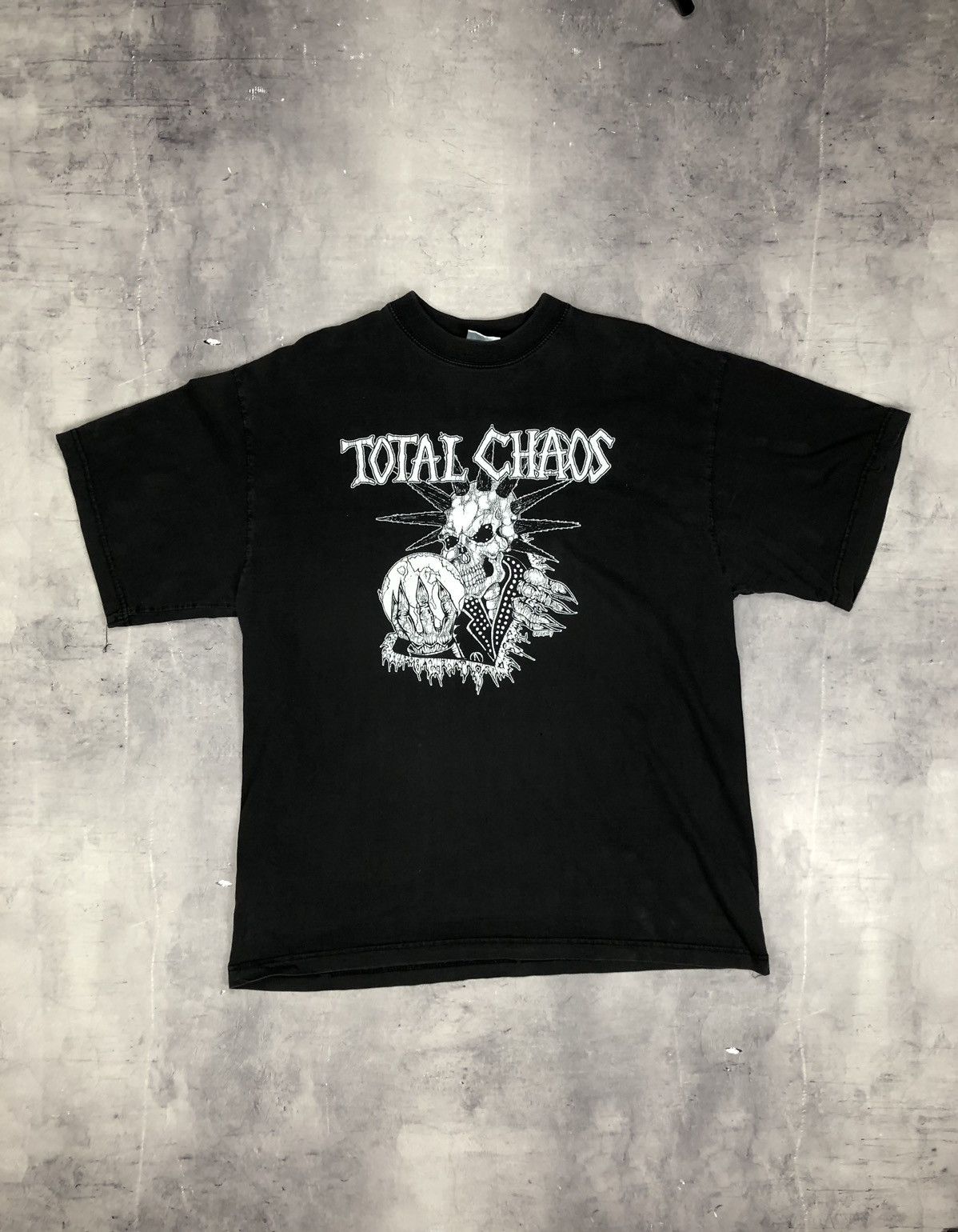 Band Tees × Vintage Vintage Total Chaos Punk Invasion 2002 T Shirt Size US XL / EU 56 / 4 - 1 Thumbnail