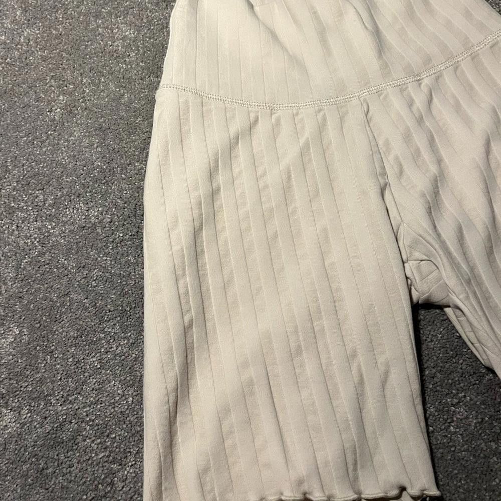 Designer Aerie cream and tan ribbed biker shorts Size 28" / US 6 / IT 42 - 2 Thumbnail