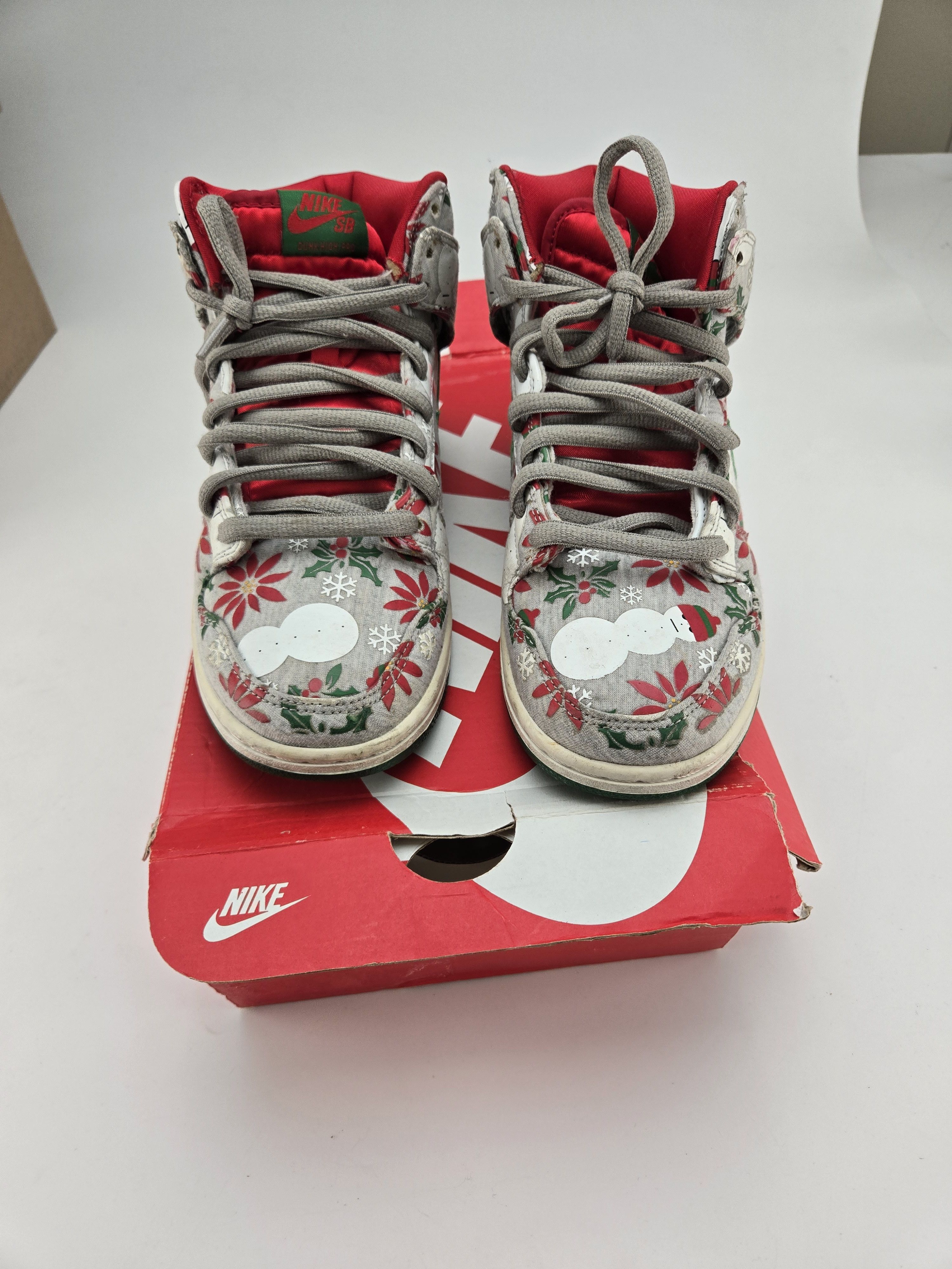 Nike Nike SB Dunk Ugly Christmas Sweater Grey Size US 8 / EU 41 - 1 Thumbnail