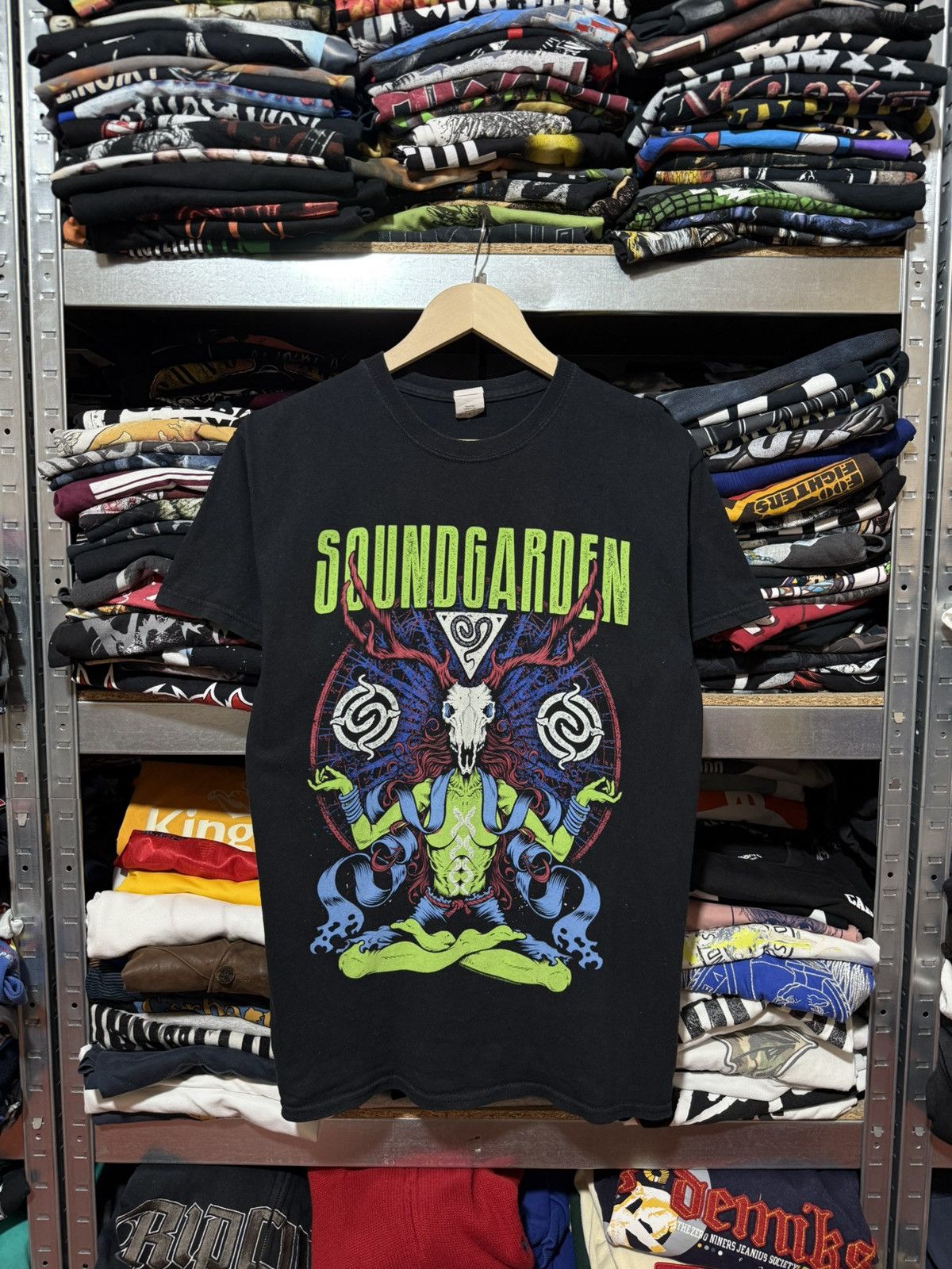 Band Tees Vintage 2016 Soundgarden Badmotorfinger Rock Band T-Shirt Size US S / EU 44-46 / 1 - 1 Thumbnail