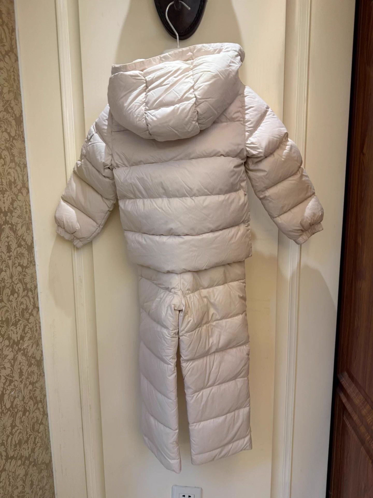 Moncler Moncler Kids Light Pink 3T Puffer Jacket No Collar Size XS / US 0-2 / IT 36-38 - 2 Thumbnail