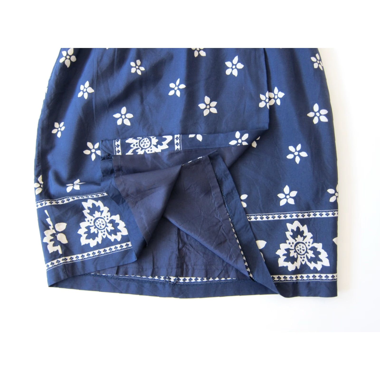 Vintage Amanda Smith 100% Silk Navy Blue White Floral Zip Wrap Skirt Women Size 14 Size 36" / US 14 / IT 50 - 7 Thumbnail