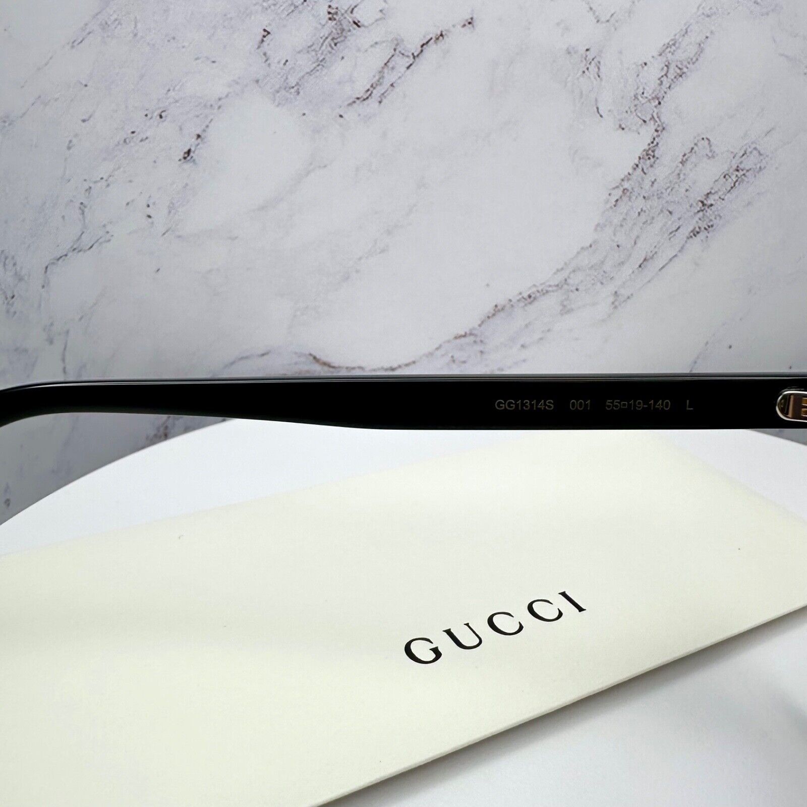 New Gucci Sunglasses Black Square Gold Interlocking GG