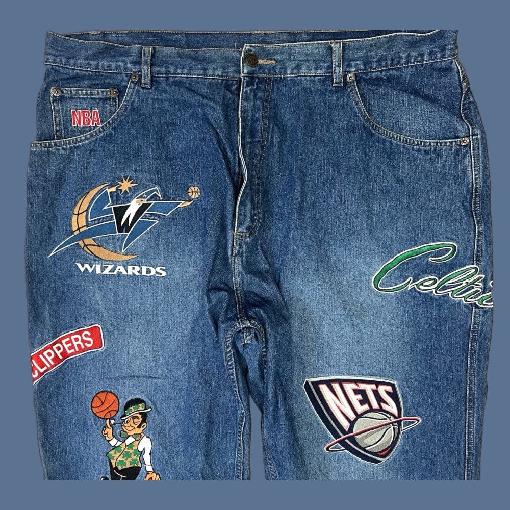 NBA VINTAGE UNK NBA TEAMS JEANS SIZE 40x34 BASKETBALL EMBROIDERED PATCHES BAGGY Y2K Size US 40 / EU 56 - 1 Thumbnail