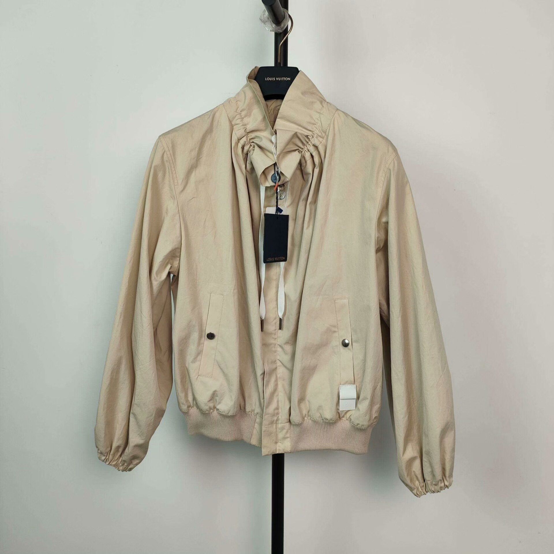 Louis Vuitton Louis Vuitton Khaki Ruffled Collar Coat Size XS / US 0-2 / IT 36-38 - 1 Thumbnail