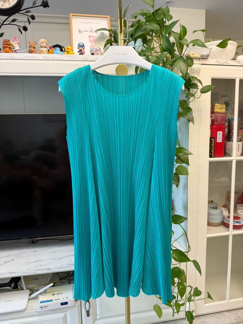 Issey Miyake Issey Miyake size:3 Green petal-shaped skirt dress Size XS / US 0-2 / IT 36-38 - 2 Thumbnail