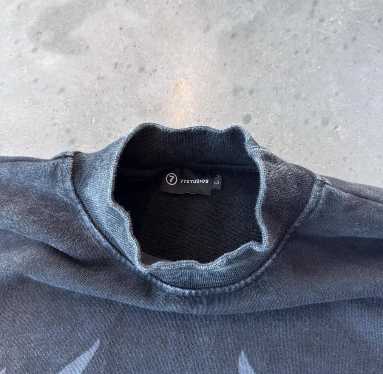 Vintage Y2K sweatshirt flame seventy seven faded Size US L / EU 52-54 / 3 - 3 Thumbnail