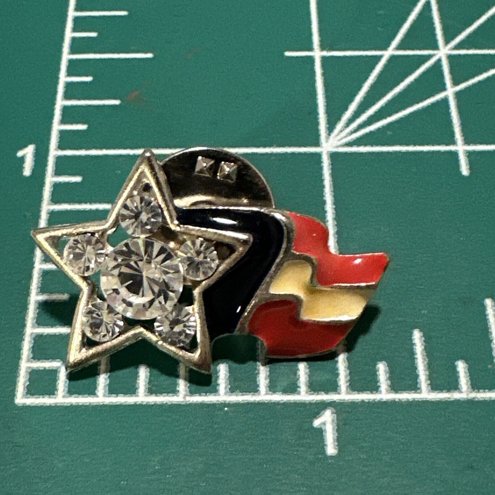 Vintage Star Lapel Hat Pin - USA Flag Star Crystal Stripes Vintage Size ONE SIZE - 4 Thumbnail