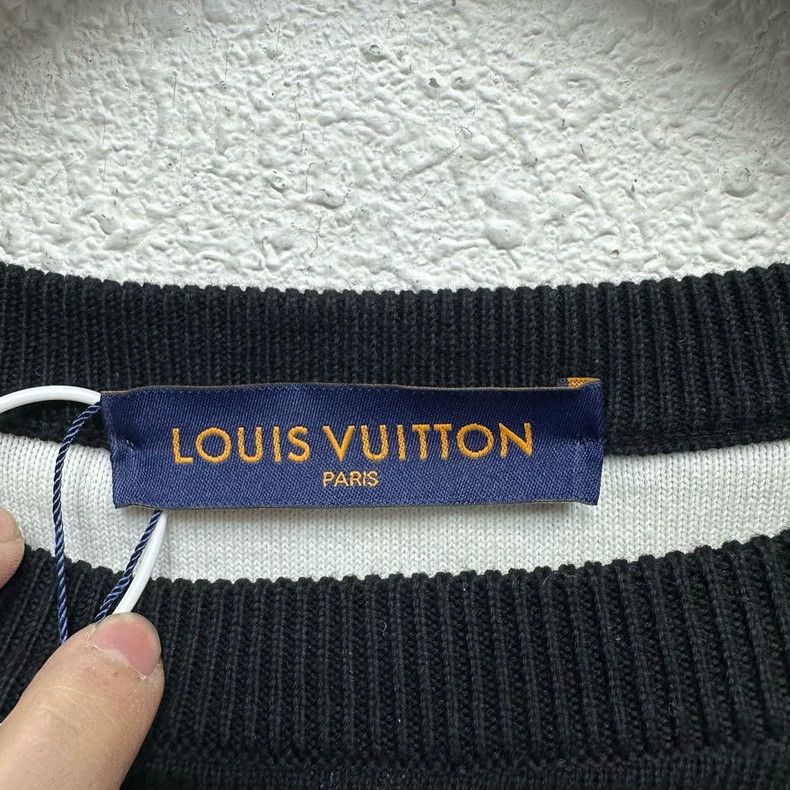 Louis Vuitton Louis Vuitton Black and white gradient LOGO knit pullover Size US XXL / EU 58 / 5 - 3 Thumbnail
