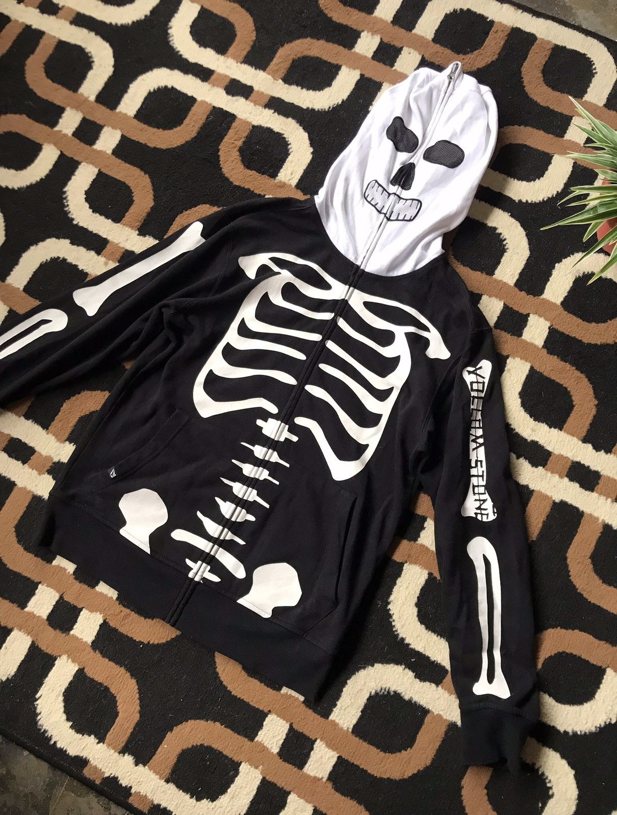 Volcom 🔥 🔥 OFFER ME NOW ‼️ Rare Volcom Skull Skeleton Hoodie Size US M / EU 48-50 / 2 - 6 Thumbnail