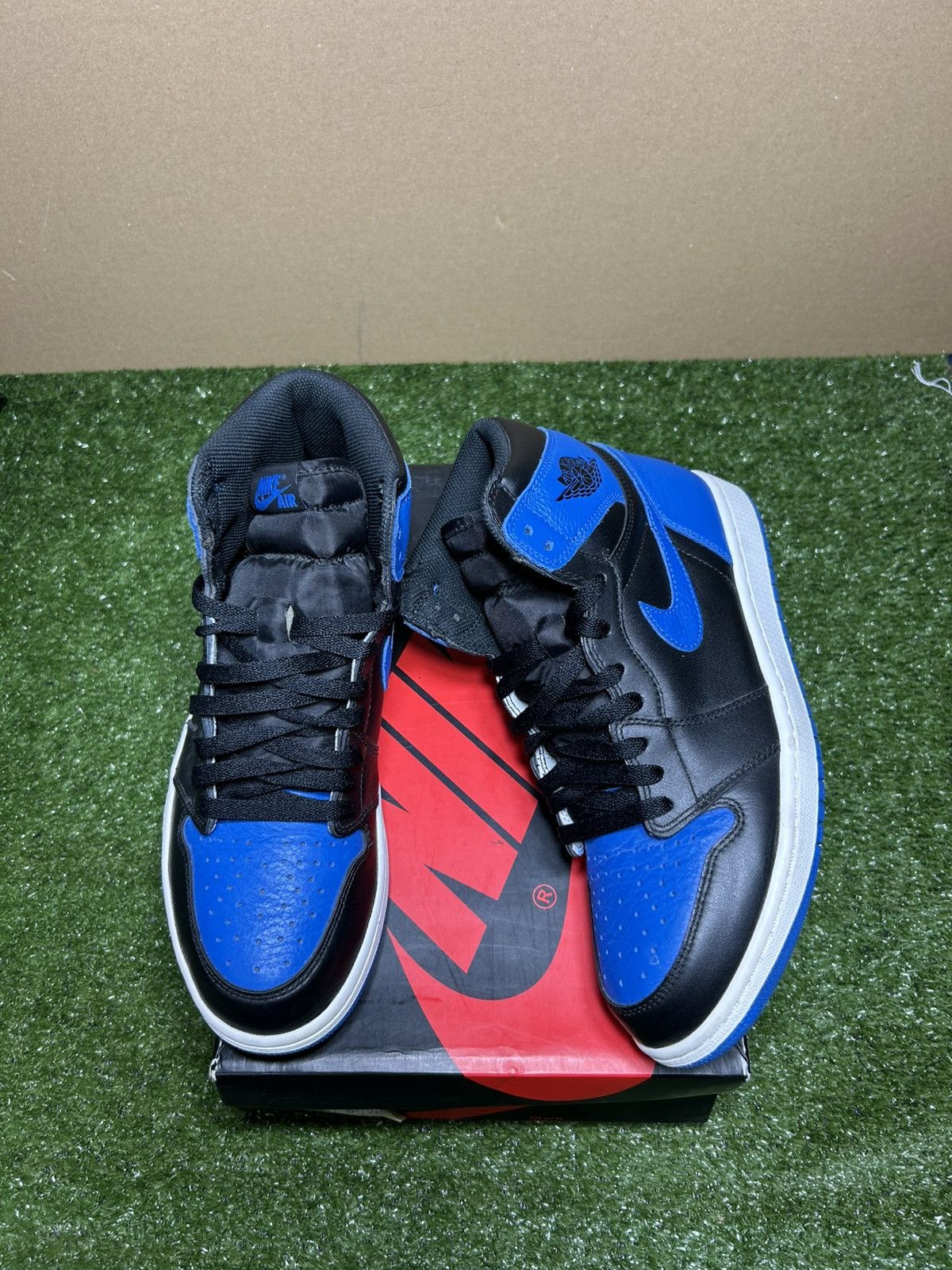 Jordan Brand Jordan 1 Royal 2017 Size US 10.5 / EU 43-44 - 1 Thumbnail