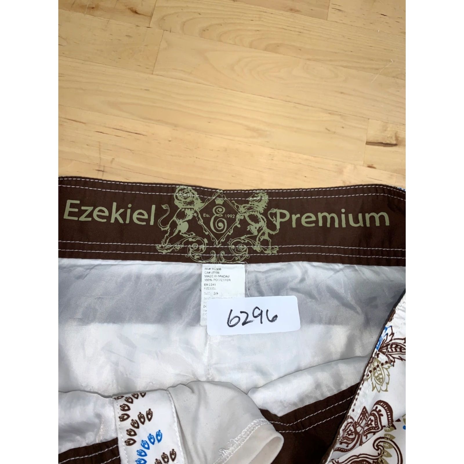 Swims Ezekiel Mens Board Shorts 36 Paisley Abstract Beach Surf Swim #6296 | White | 30 | Beach | Surfing | Board Shorts | Mens Size US 30 / EU 46 - 3 Thumbnail