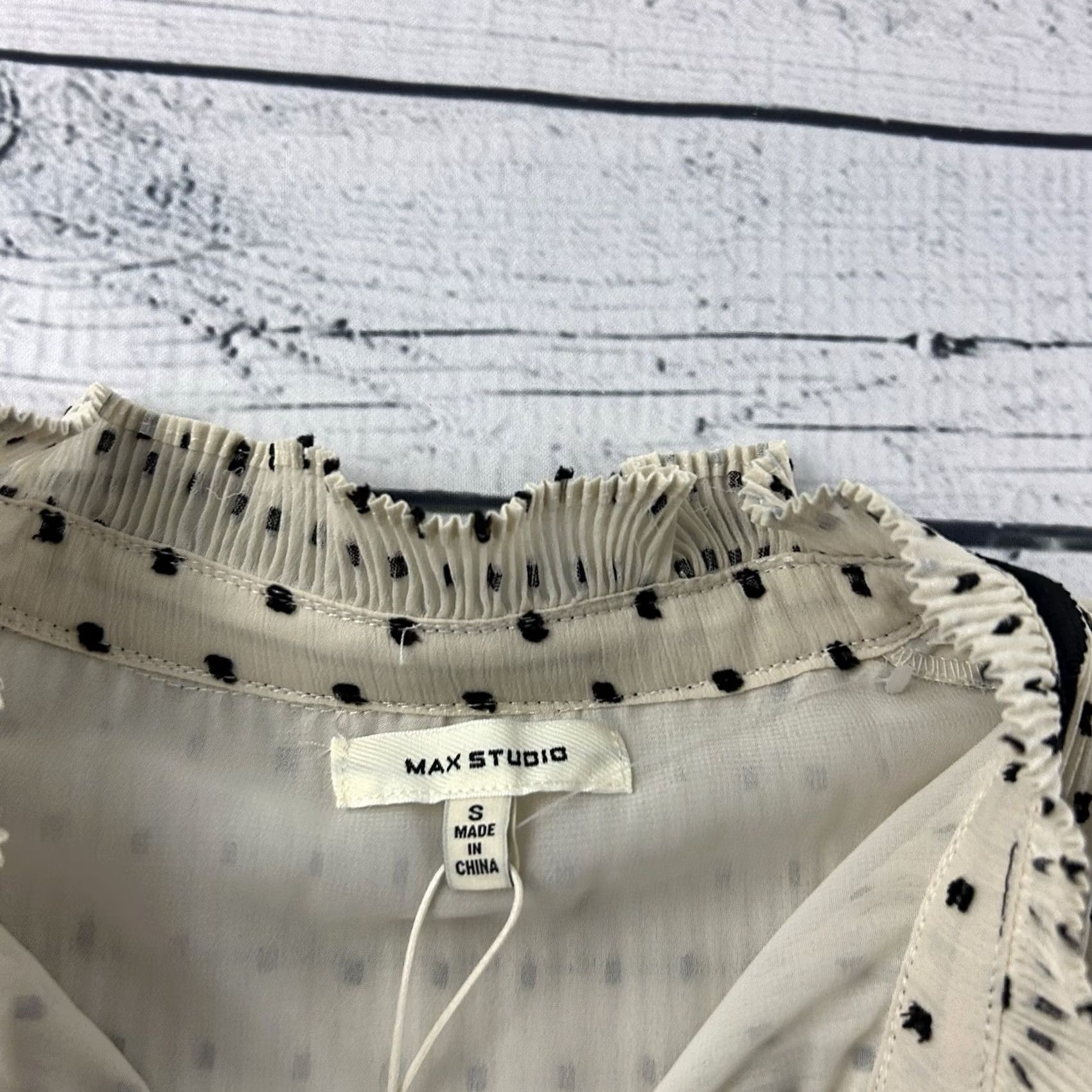 Vintage Max Studio Blouse Sleeve Ruffle Flowy Top Ivory S Womens Small Size S / US 4 / IT 40 - 2 Thumbnail
