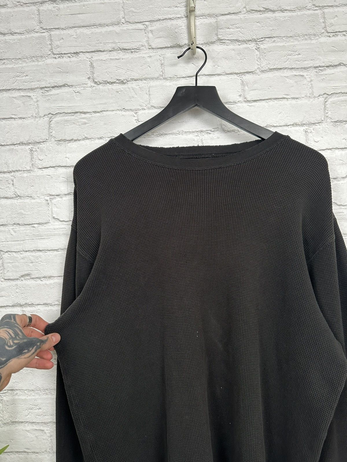 Vintage (L) PERFECTLY THRASHED WAFFLE Knit Black Longsleeve Tee Size US L / EU 52-54 / 3 - 7 Thumbnail