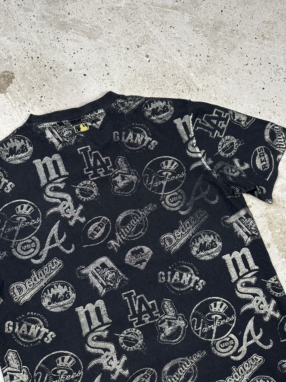 Majestic Vintage Y2K Majestic All Over Prints MLB Teams T Shirt Size US L / EU 52-54 / 3 - 15 Thumbnail