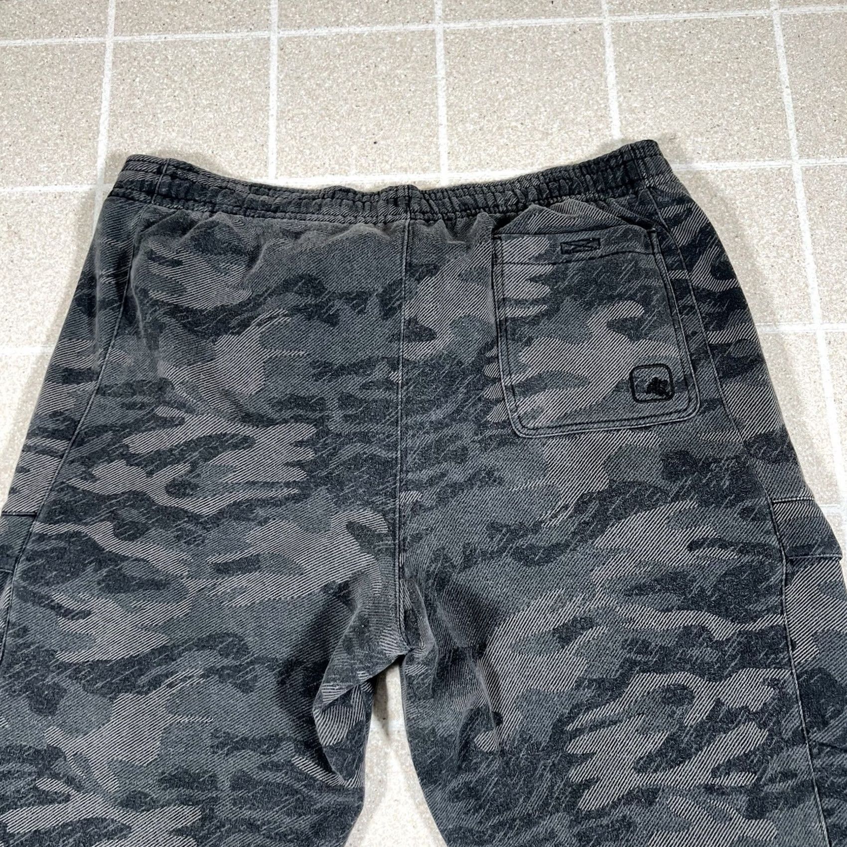 Vintage VTG AND1 Sweatpants Camouflage Baggy Cargo Gray 2XL Mens Hip Hop Grunge Y2K Skate Activewear Pants Size US 39 - 5 Thumbnail