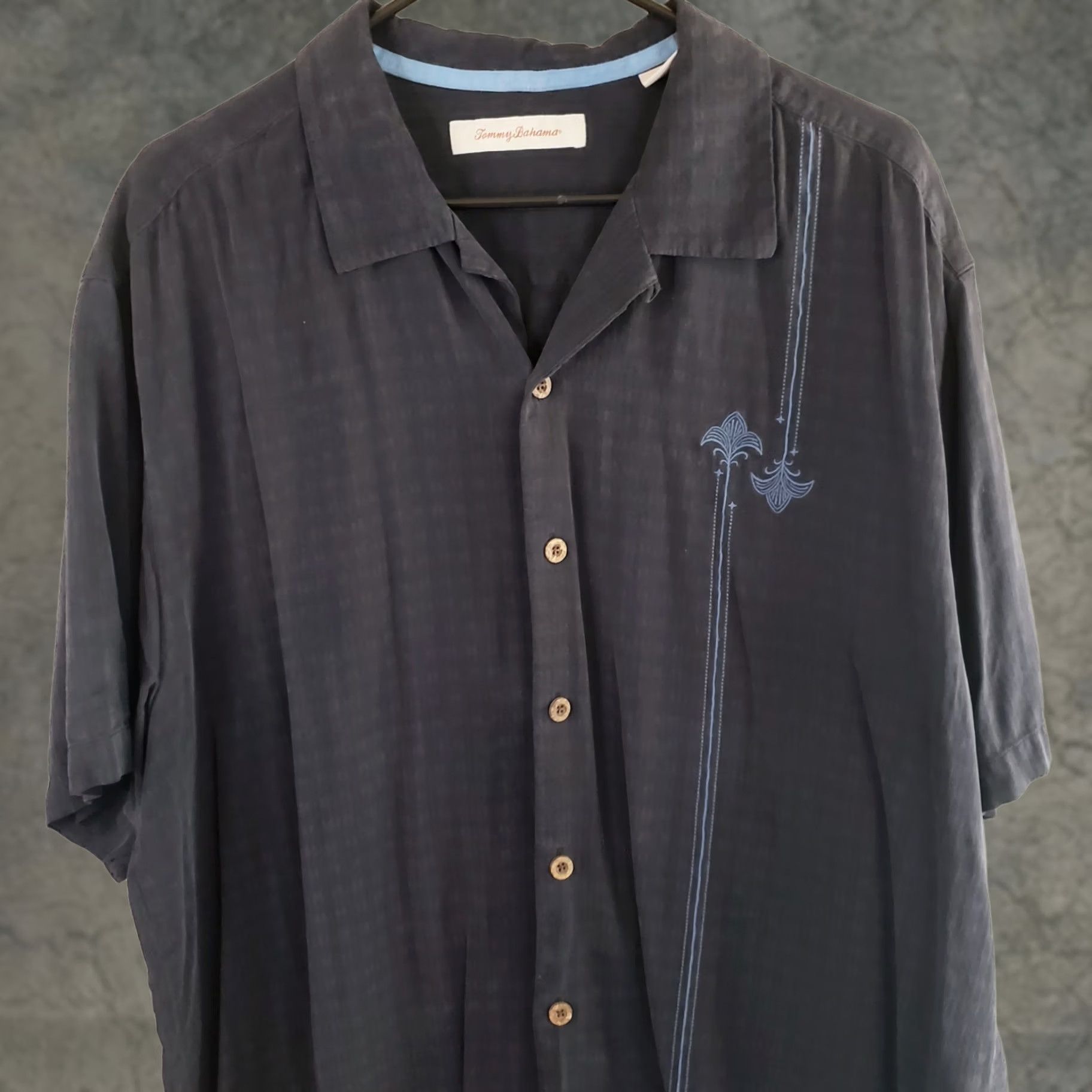 Tommy Bahama Tommy Bahama Shirt Men XL Black Silk Blue Embroidery Button Up Short Sleeve Elegant Casual Formal Party/Wedding Size US XL / EU 56 / 4 - 1 Thumbnail