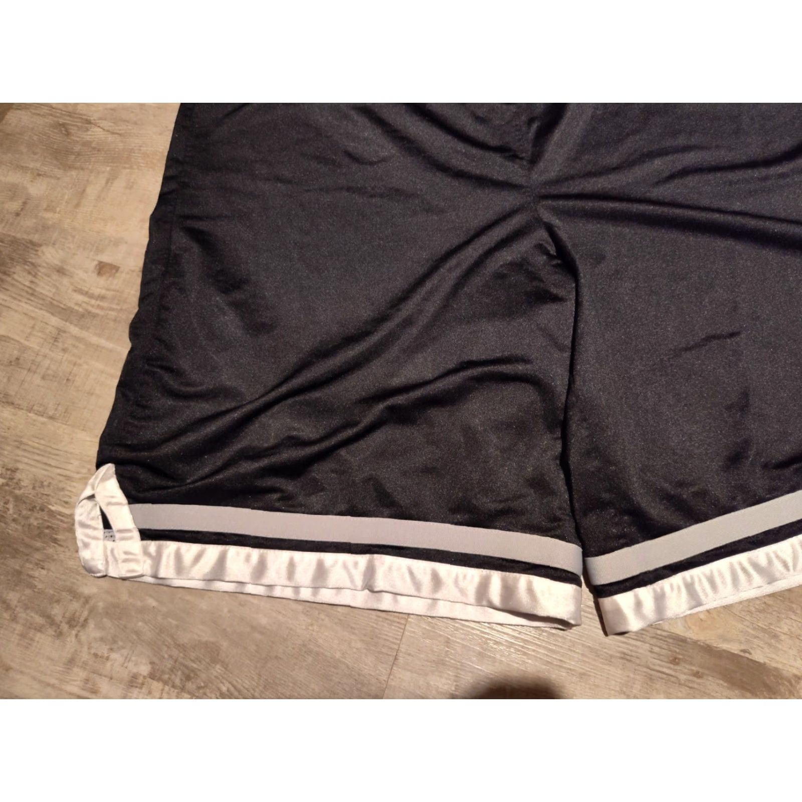 Nike Vintage Nike Basketball Shorts Baggy Y2K Gray Black Reversible XXL Men's Size US 36 / EU 52 - 5 Thumbnail